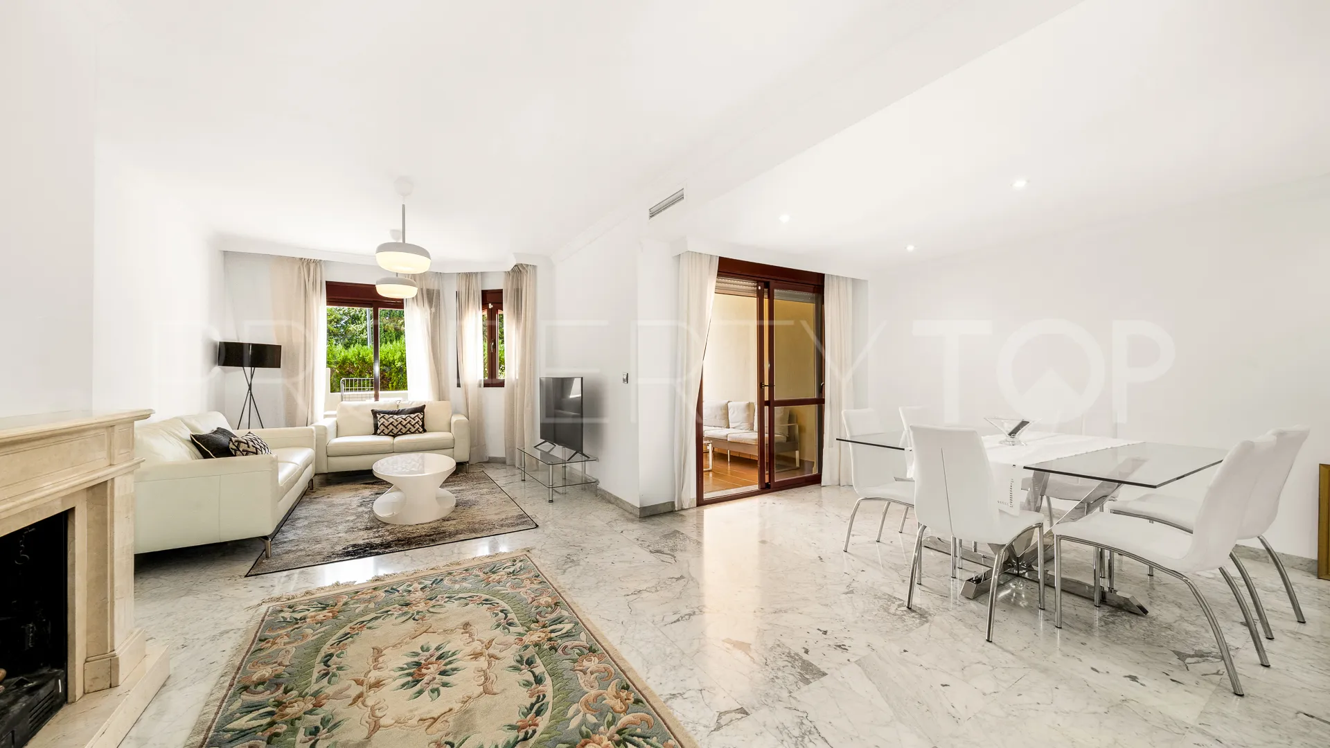 4 bedrooms town house in Golden Mile for sale