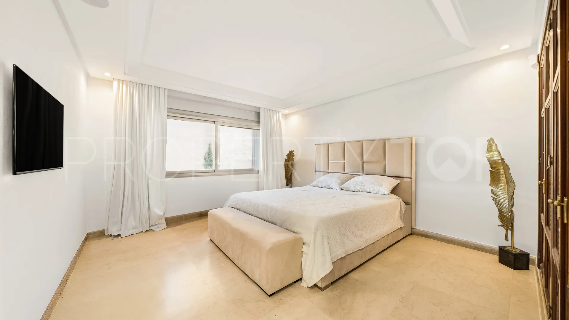 Se vende Ático en Los Monteros con 3 dormitorios