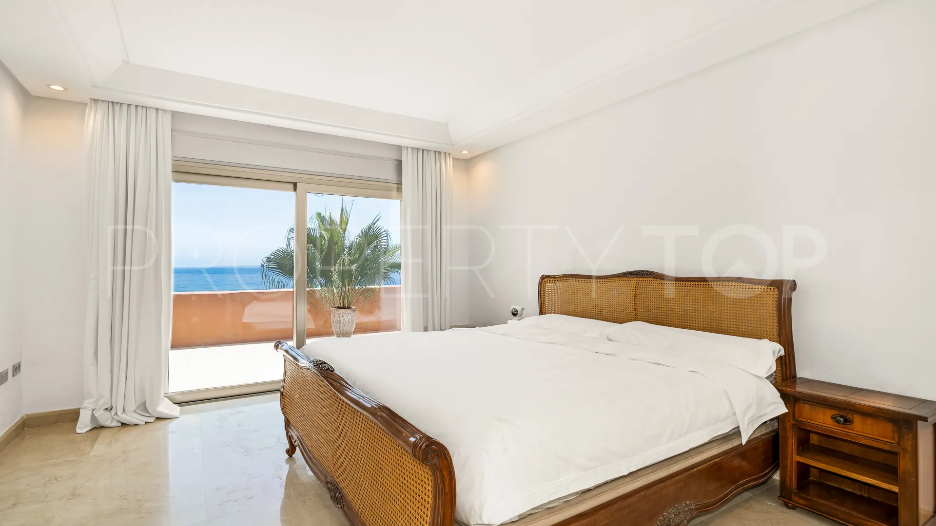 Se vende Ático en Los Monteros con 3 dormitorios