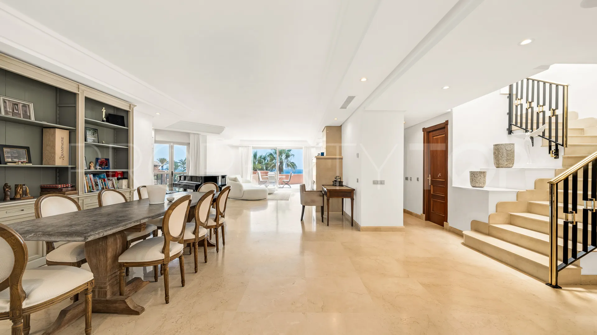 Se vende Ático en Los Monteros con 3 dormitorios