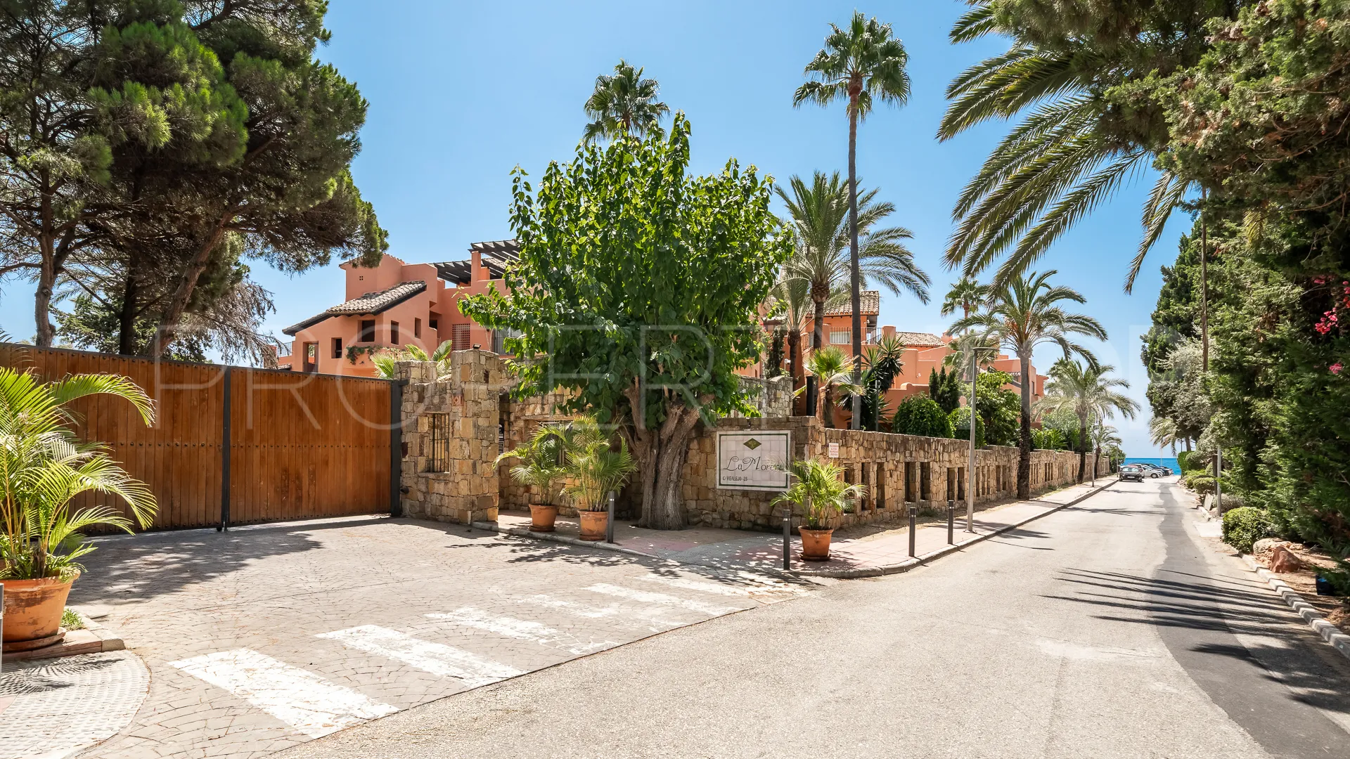 Se vende Ático en Los Monteros con 3 dormitorios