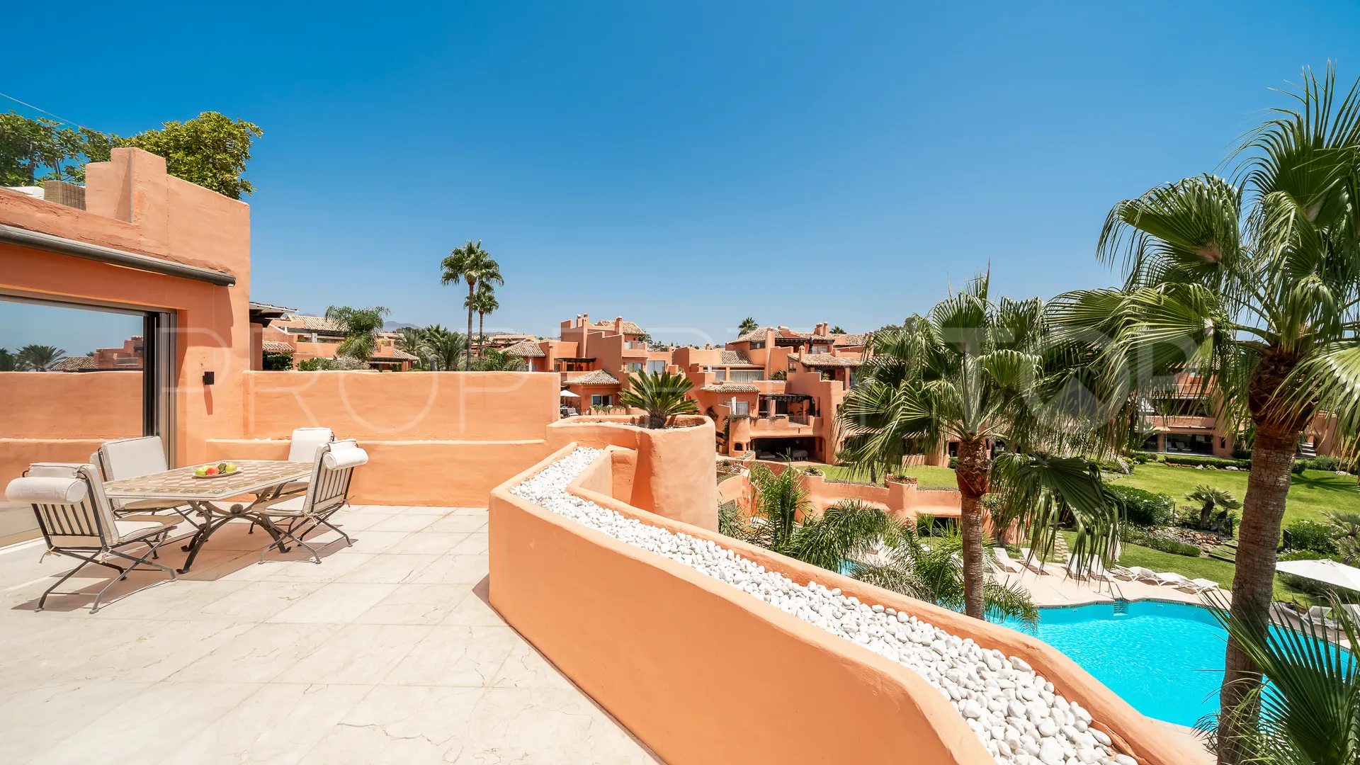 Se vende Ático en Los Monteros con 3 dormitorios