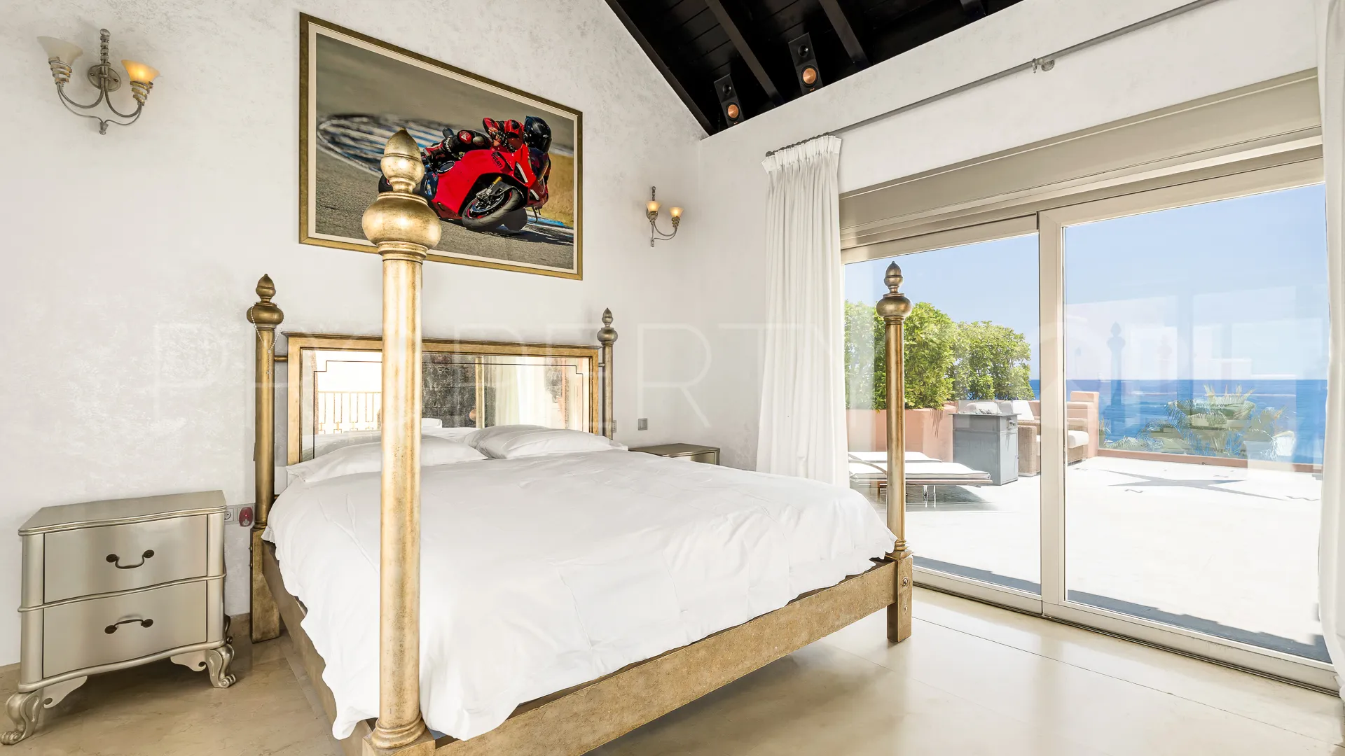 Se vende Ático en Los Monteros con 3 dormitorios