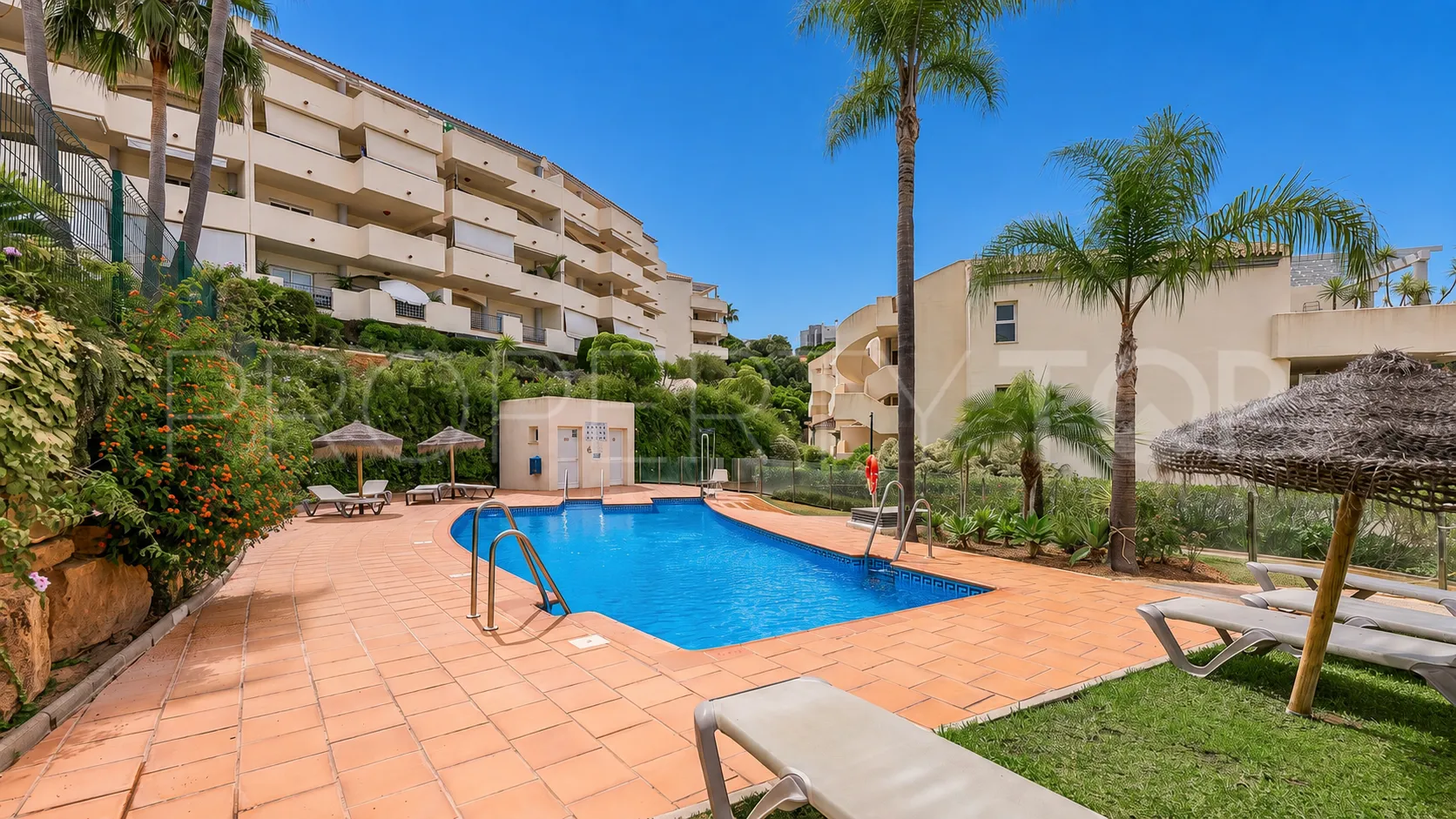 Apartamento en venta en Elviria