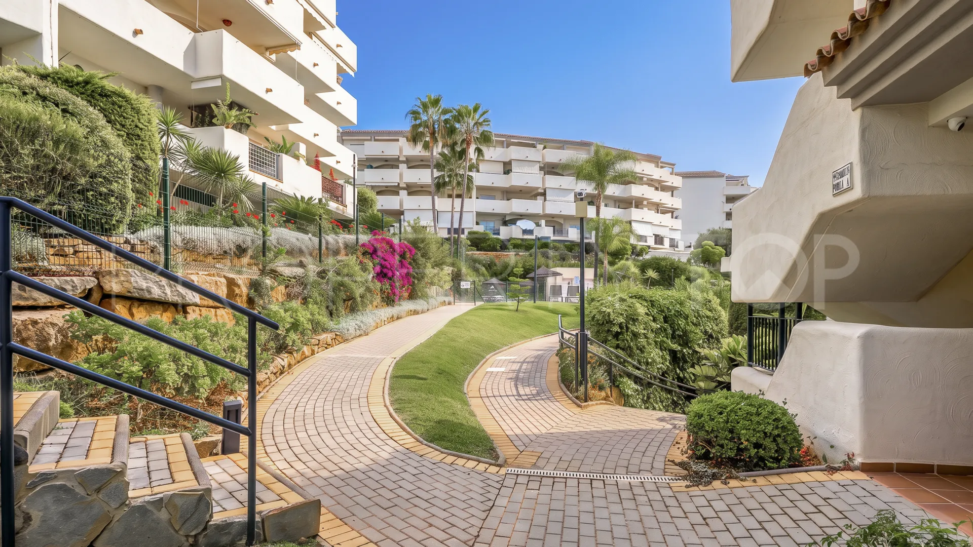 Apartamento en venta en Elviria