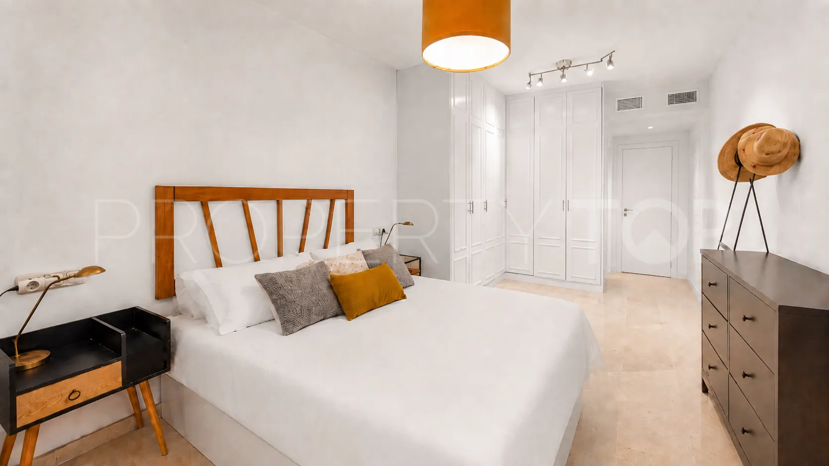 Apartamento en venta en Elviria