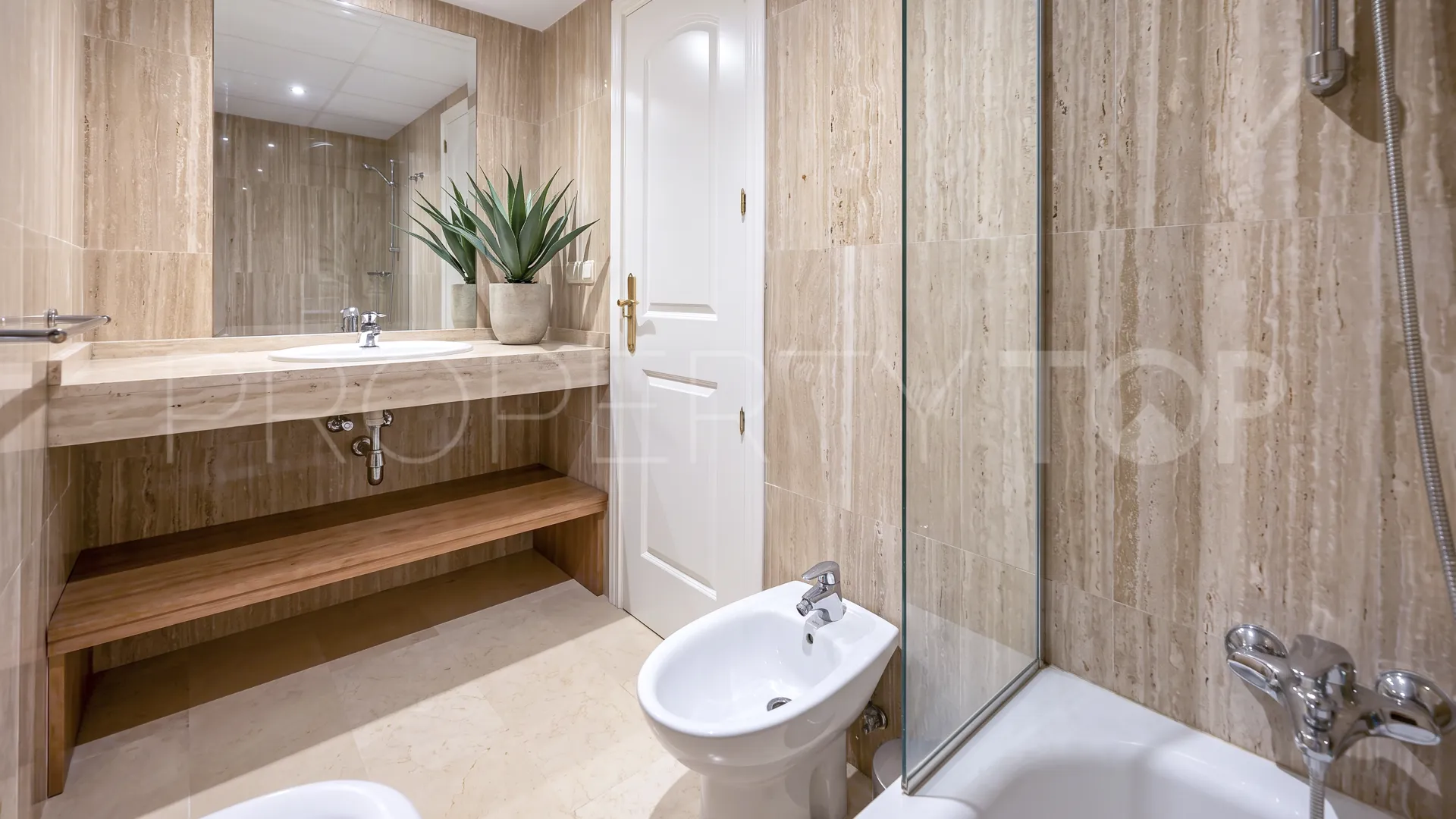 Apartamento en venta en Elviria