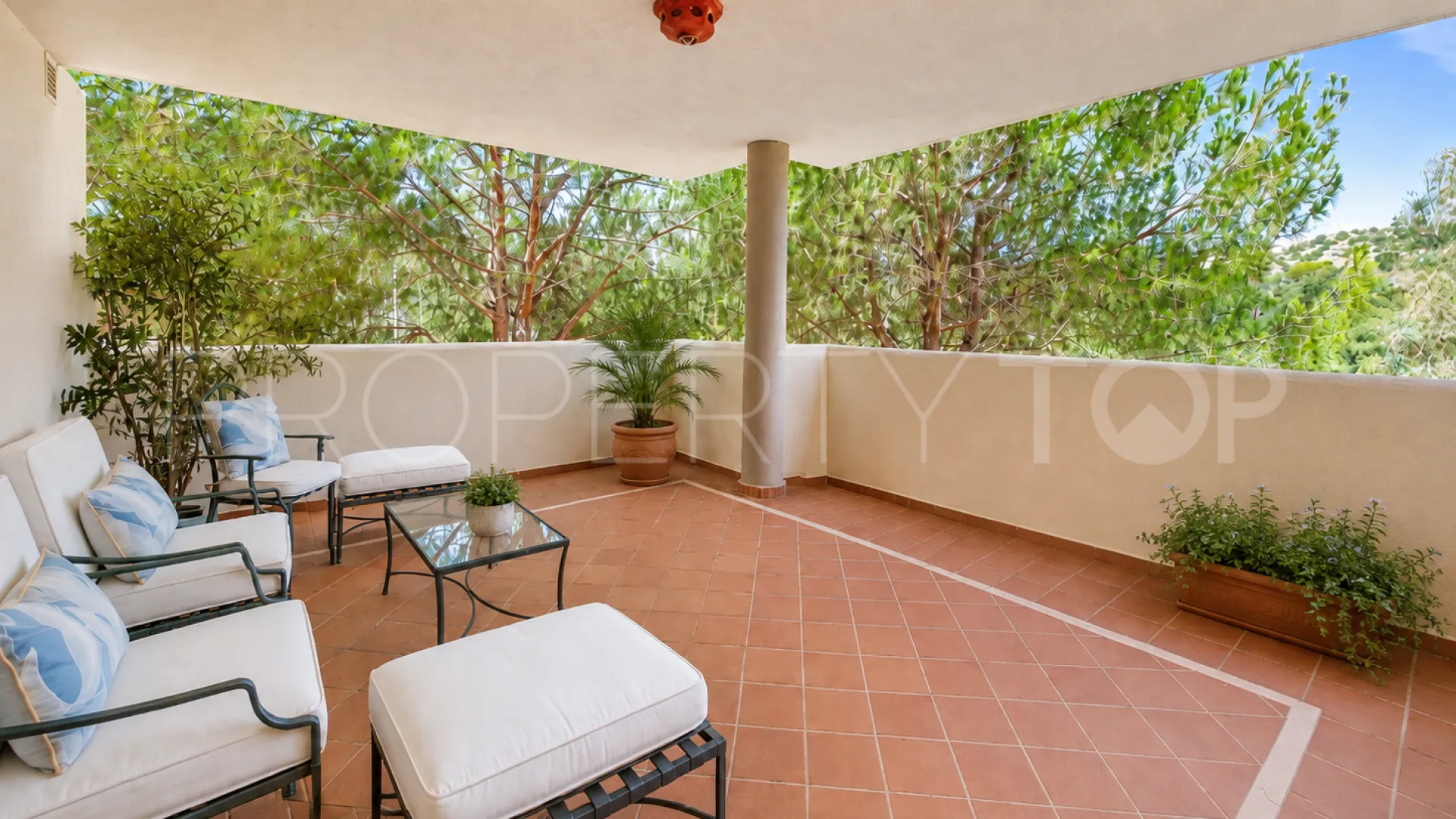 Apartamento en venta en Elviria