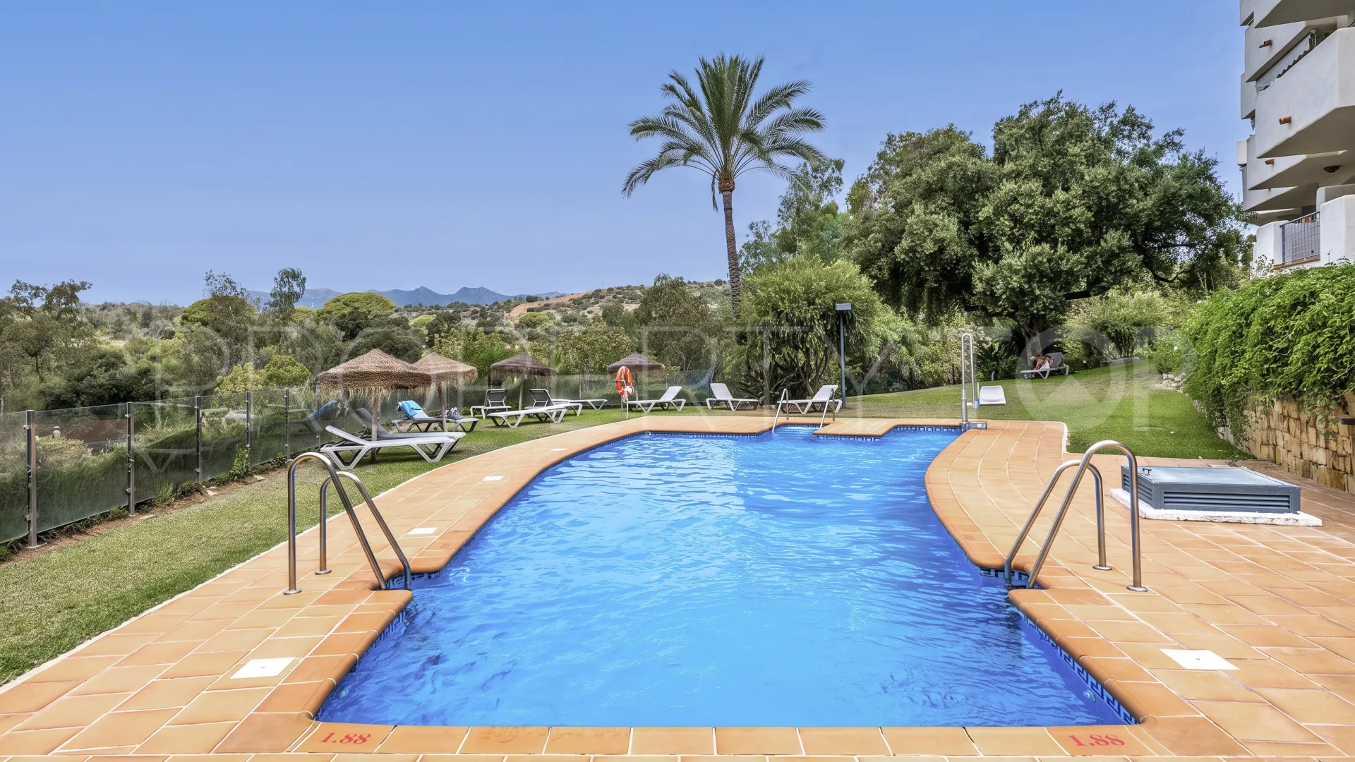 Apartamento en venta en Elviria