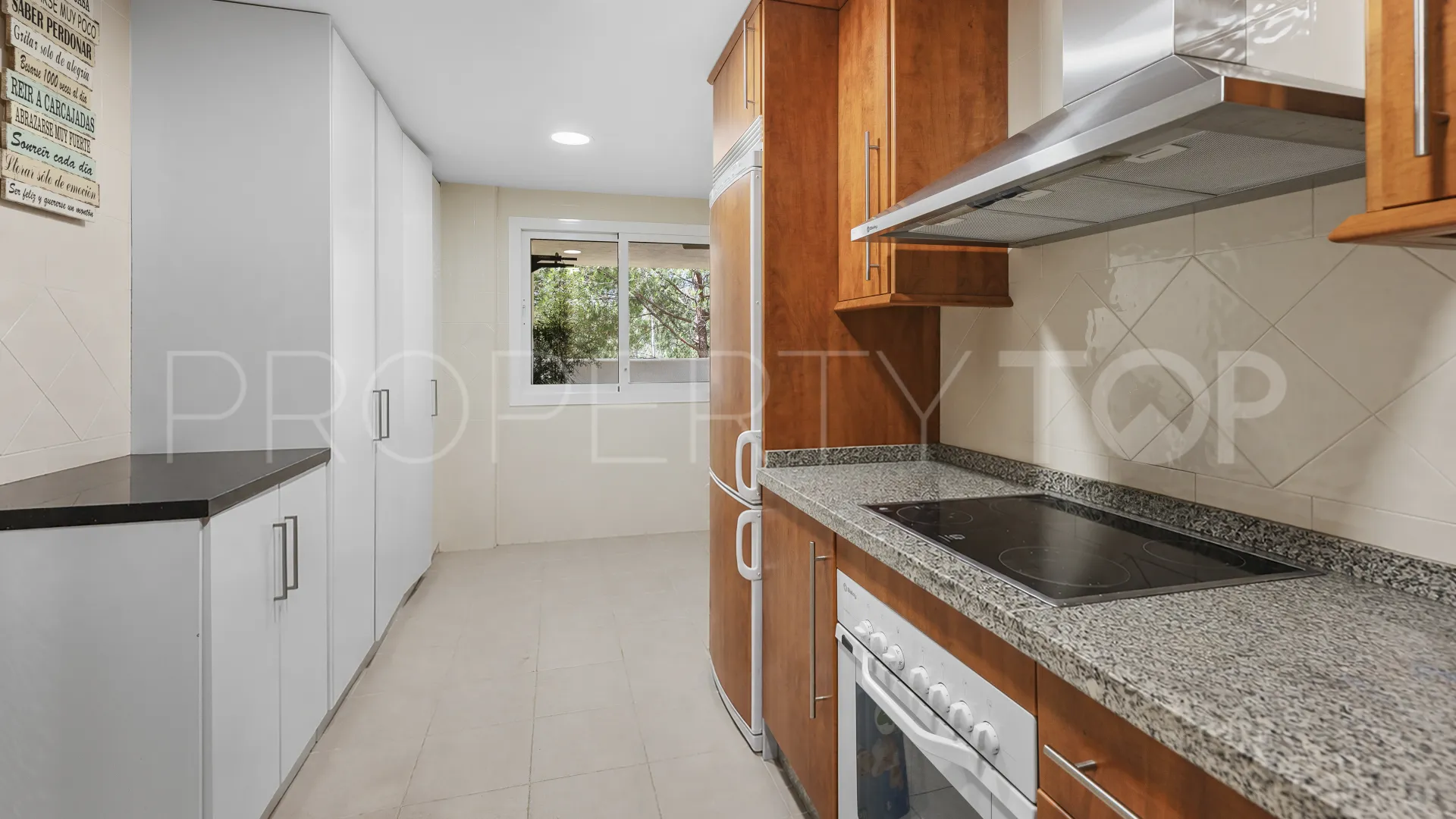 Apartamento en venta en Elviria