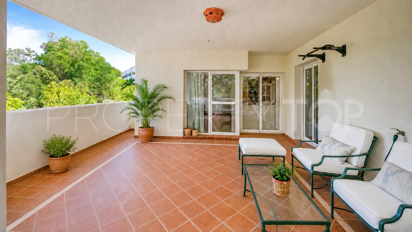 Apartamento en venta en Elviria
