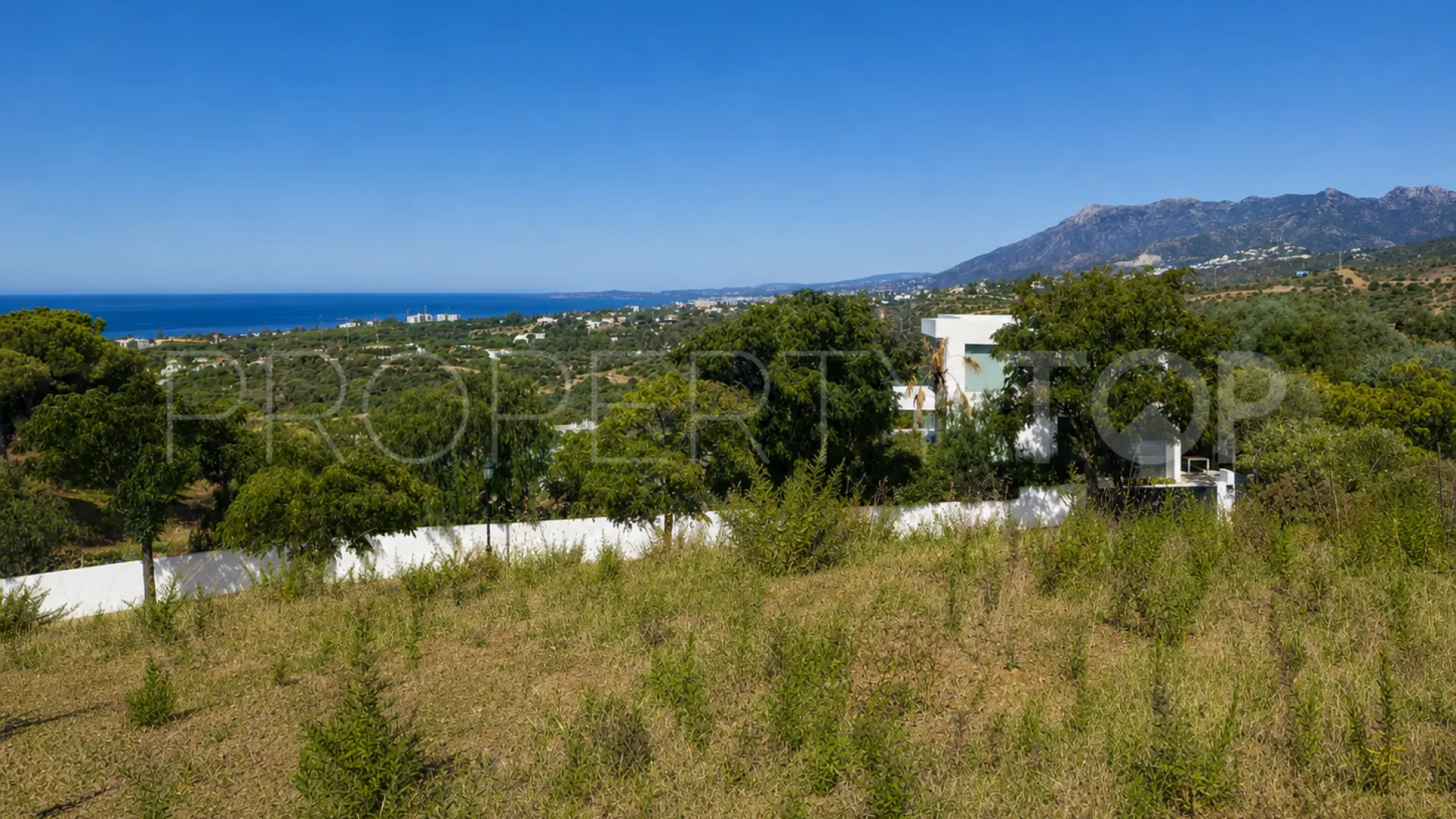 Comprar villa con 6 dormitorios en Elviria