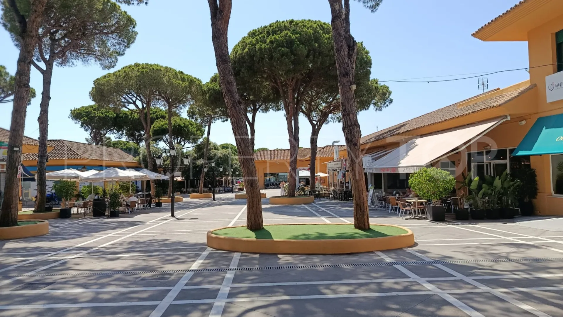 Comprar villa con 6 dormitorios en Elviria