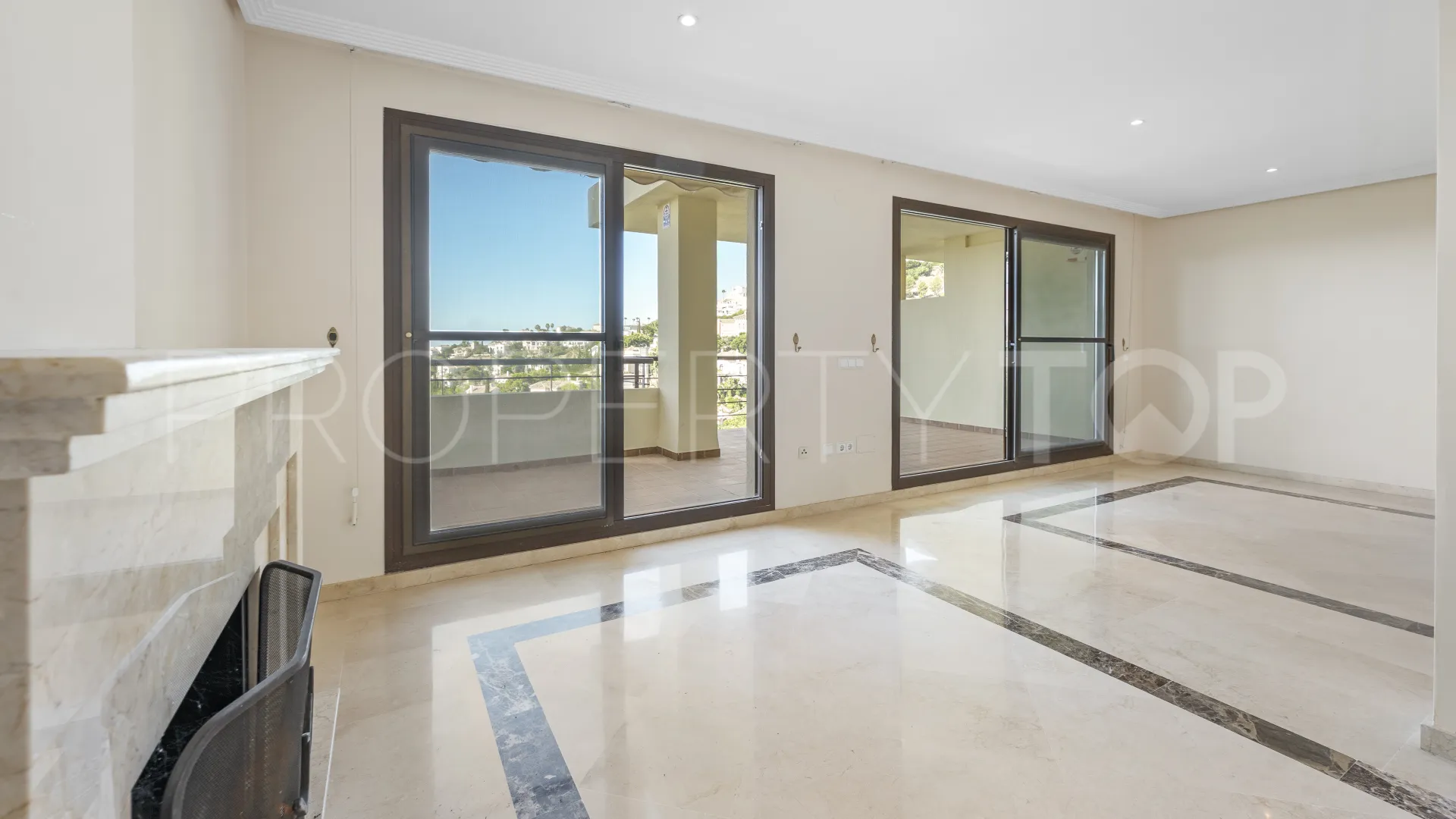Penthouse for sale in Los Arqueros with 4 bedrooms