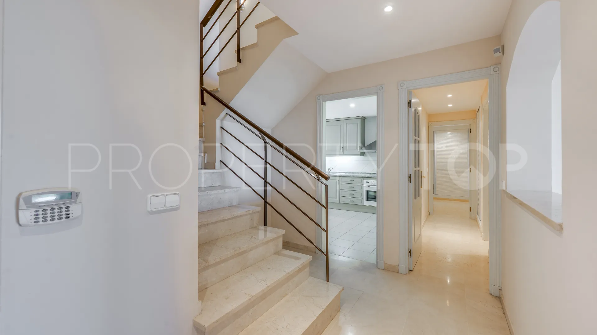 Penthouse for sale in Los Arqueros with 4 bedrooms