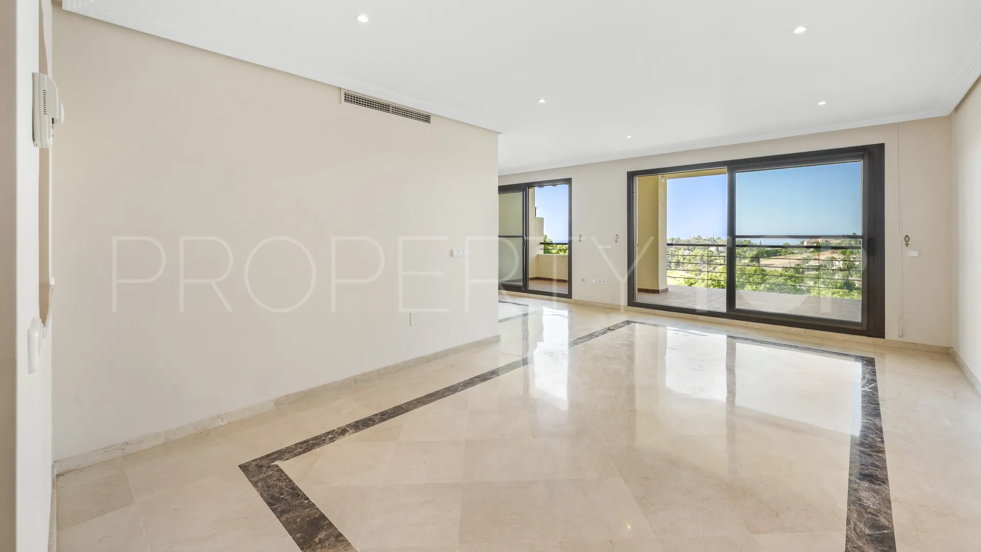 Penthouse for sale in Los Arqueros with 4 bedrooms