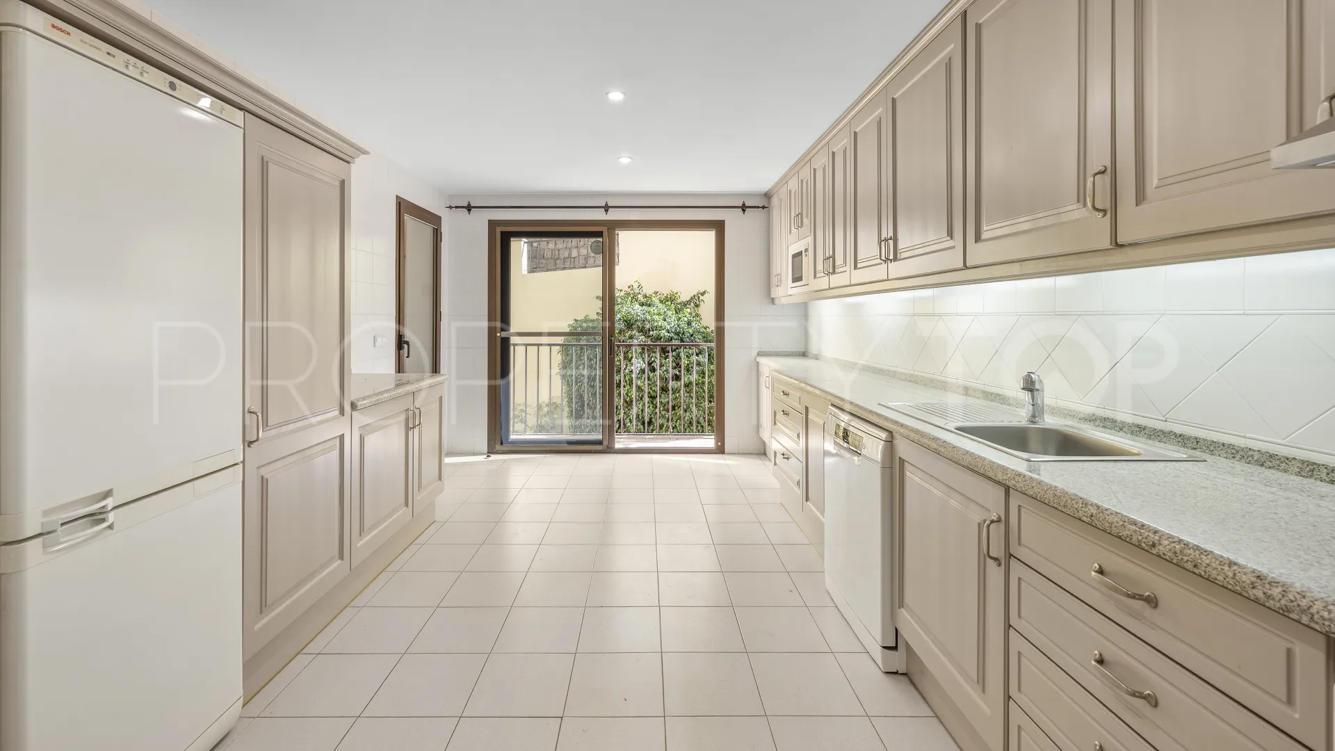 Penthouse for sale in Los Arqueros with 4 bedrooms