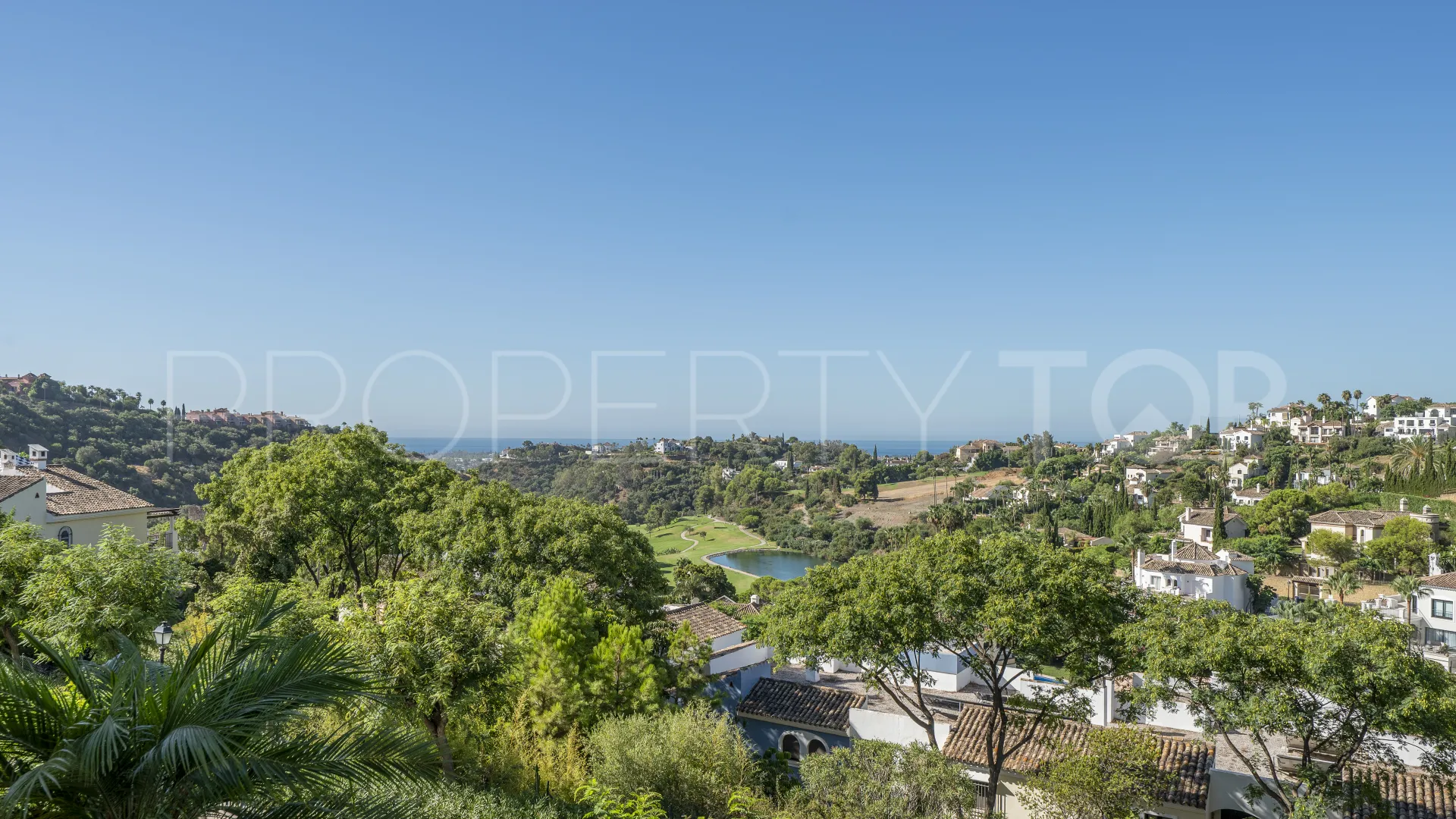 Penthouse for sale in Los Arqueros with 4 bedrooms
