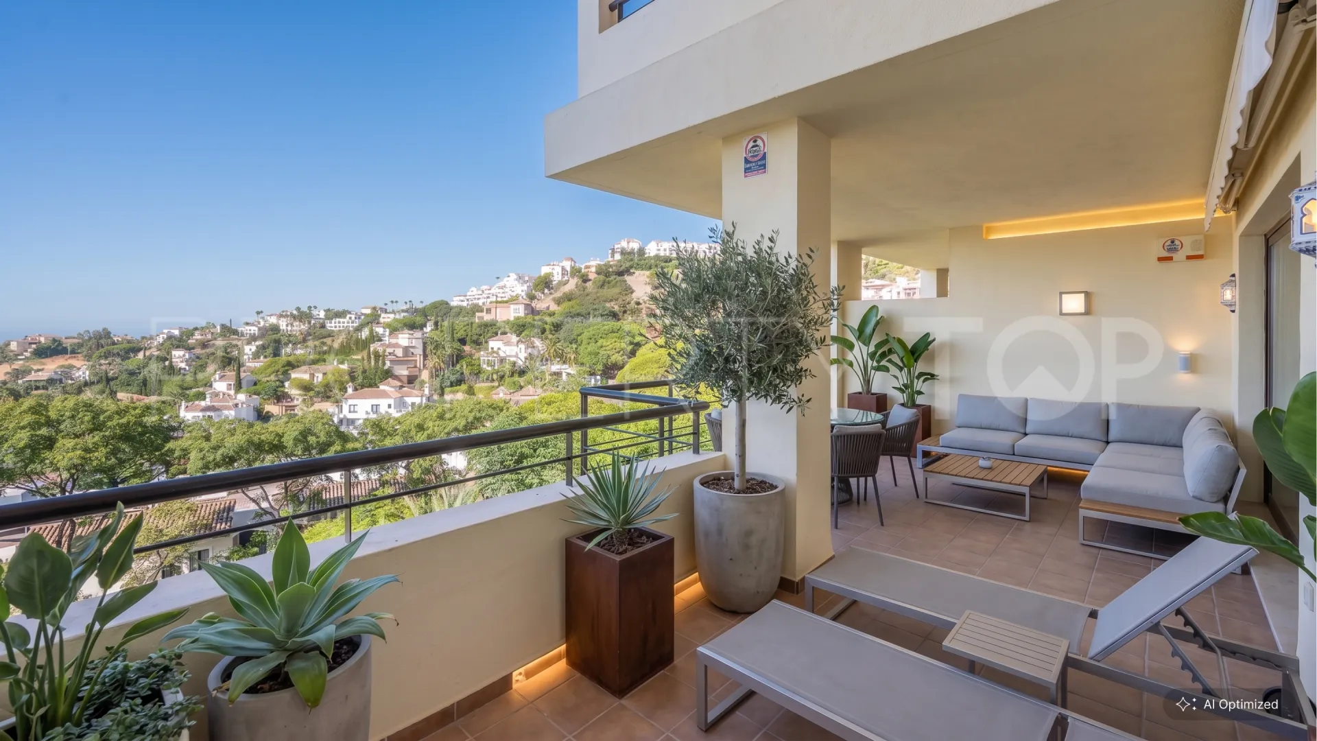 Penthouse for sale in Los Arqueros with 4 bedrooms