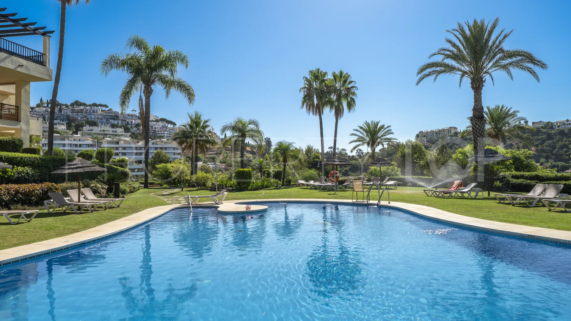 Penthouse for sale in Los Arqueros with 4 bedrooms