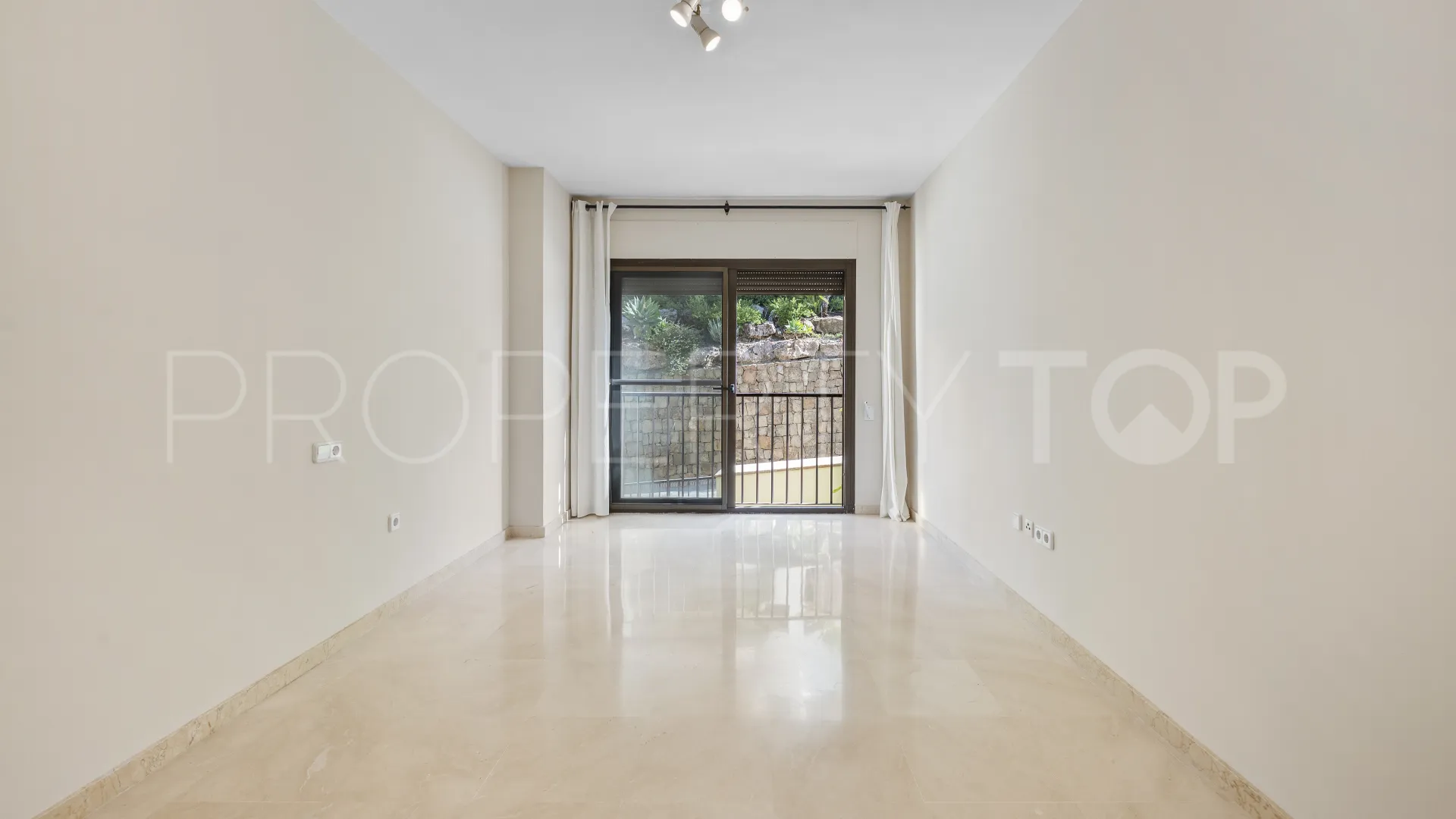 Penthouse for sale in Los Arqueros with 4 bedrooms