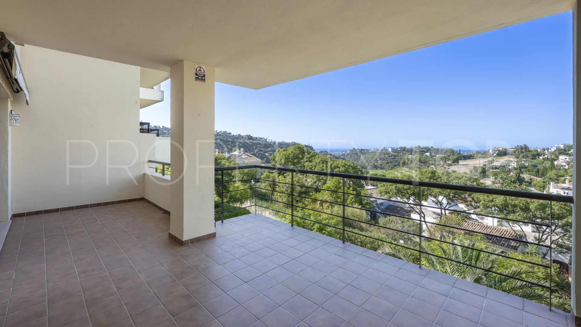 Penthouse for sale in Los Arqueros with 4 bedrooms