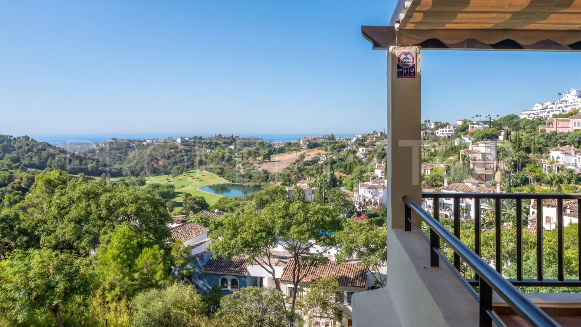 Penthouse for sale in Los Arqueros with 4 bedrooms