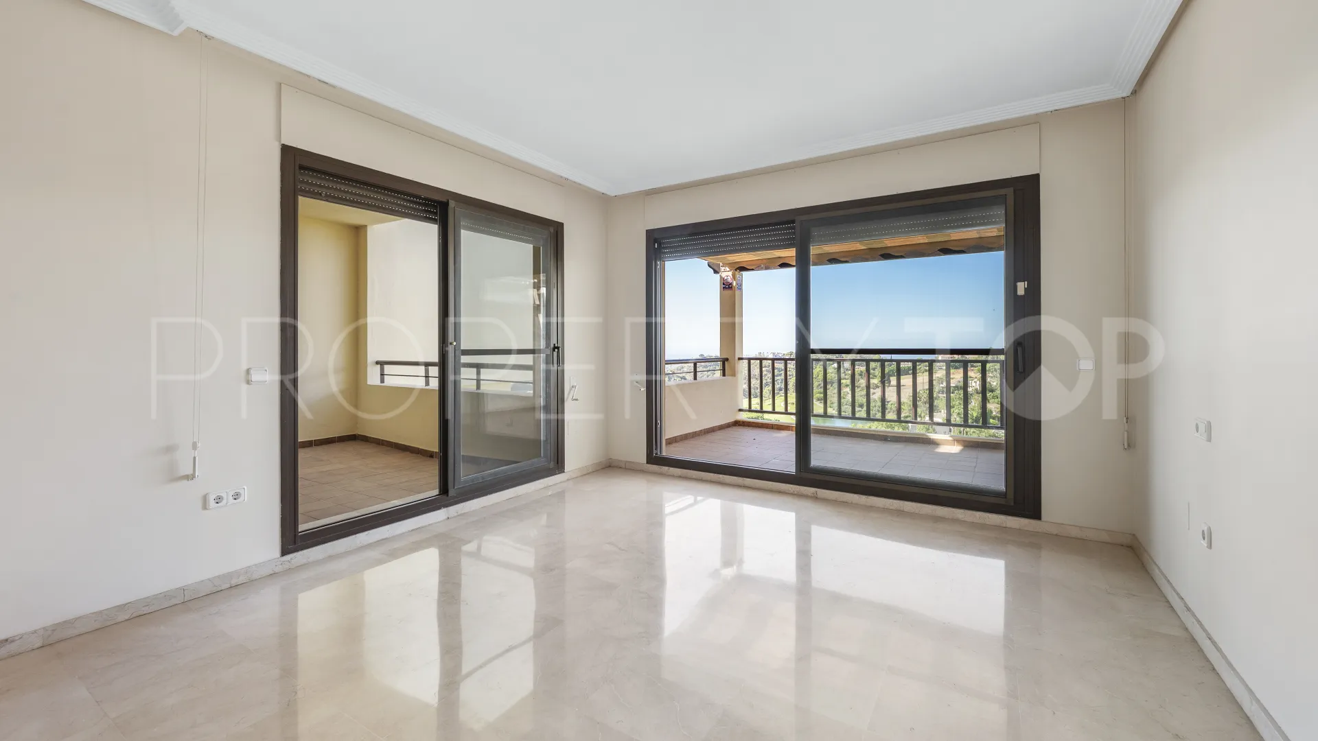 Penthouse for sale in Los Arqueros with 4 bedrooms