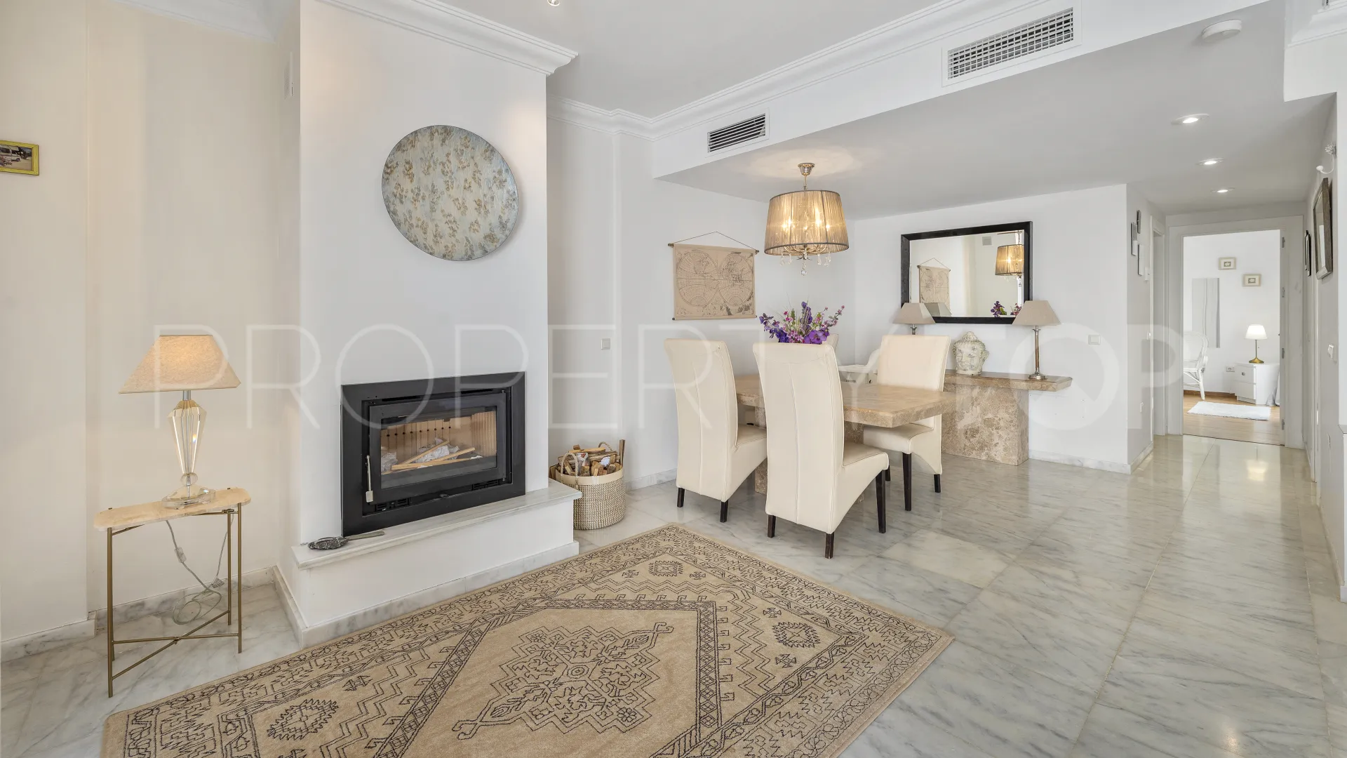 Town house for sale in La Mairena