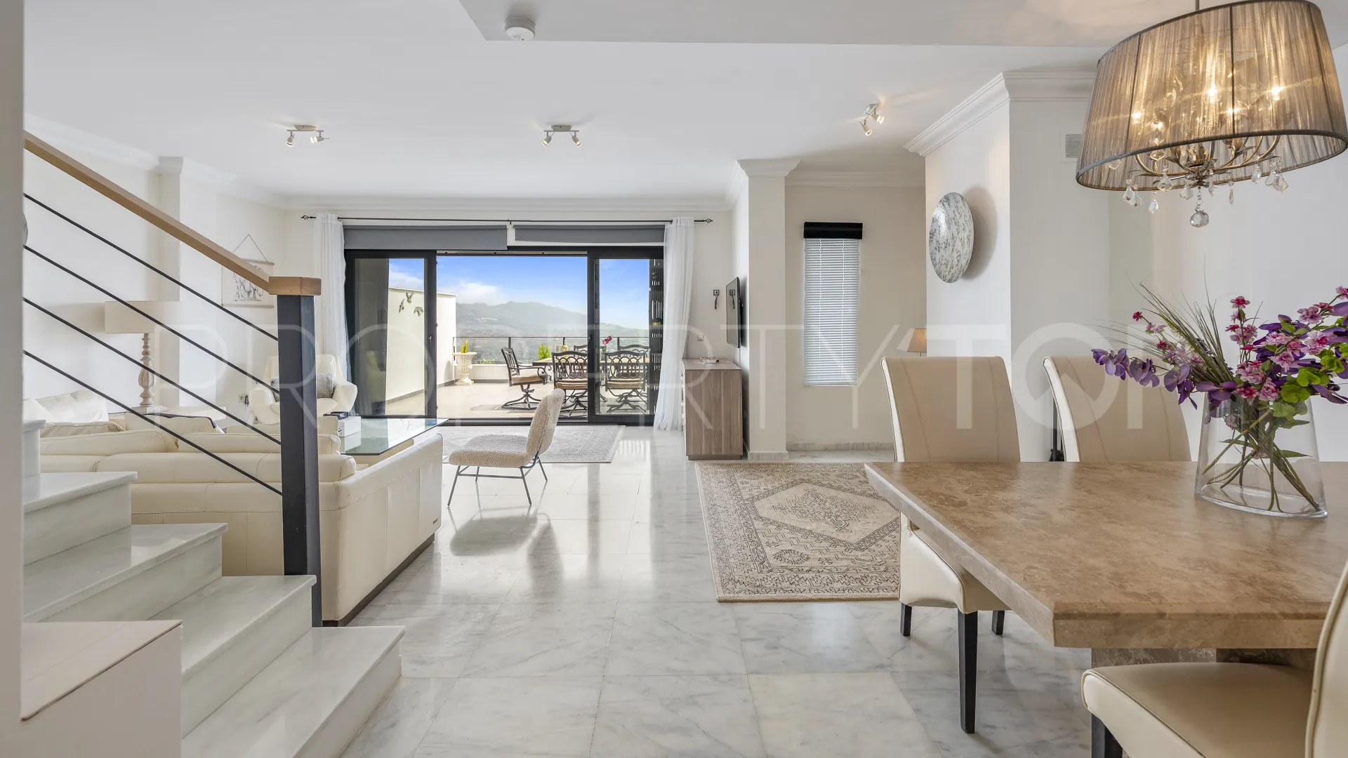 Town house for sale in La Mairena