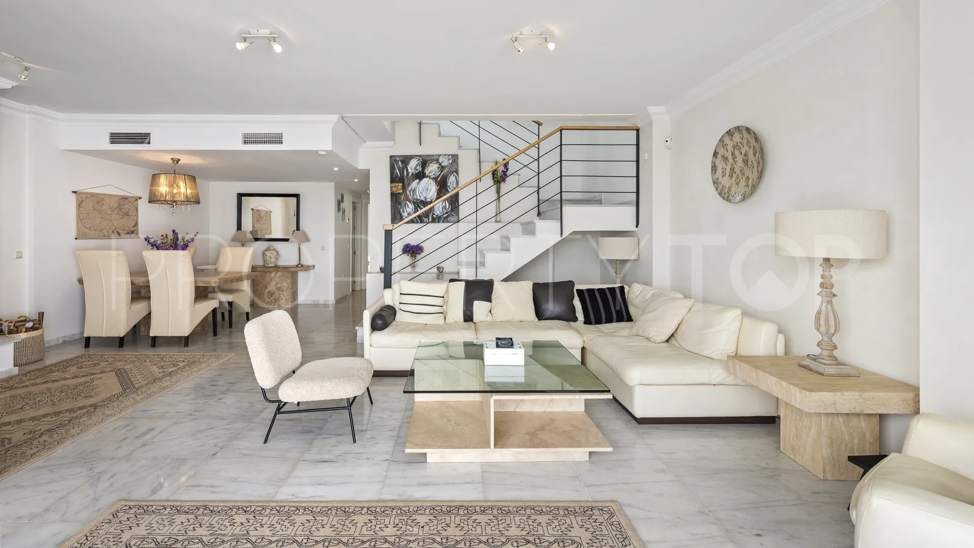 Town house for sale in La Mairena