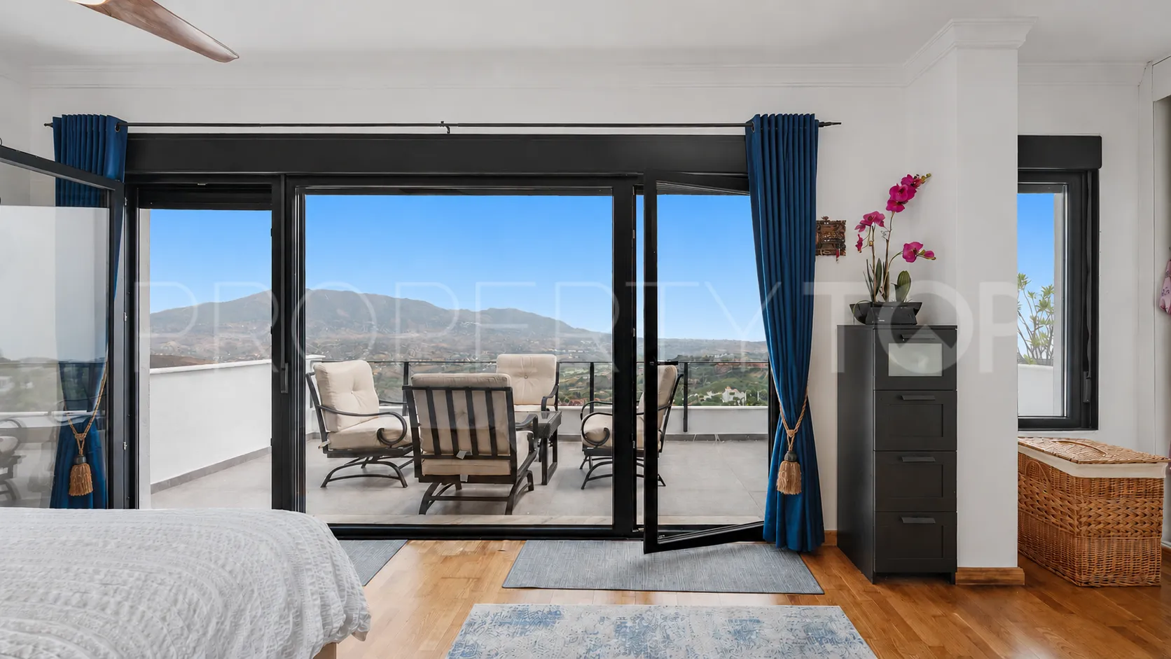 Town house for sale in La Mairena
