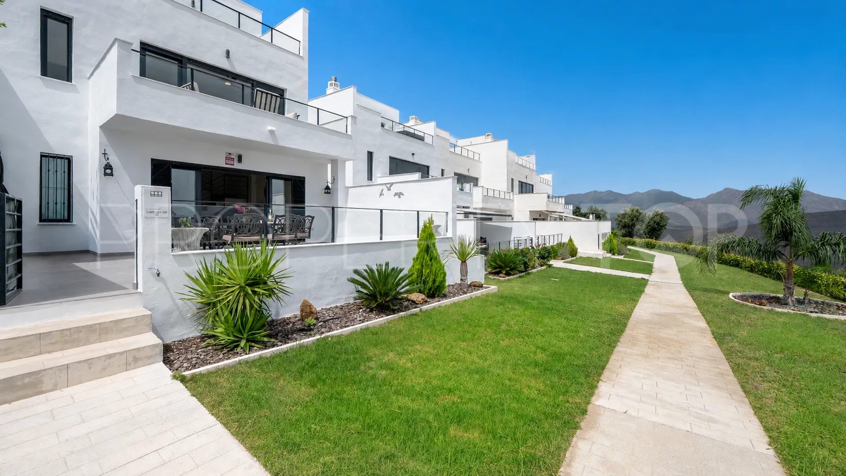 Town house for sale in La Mairena
