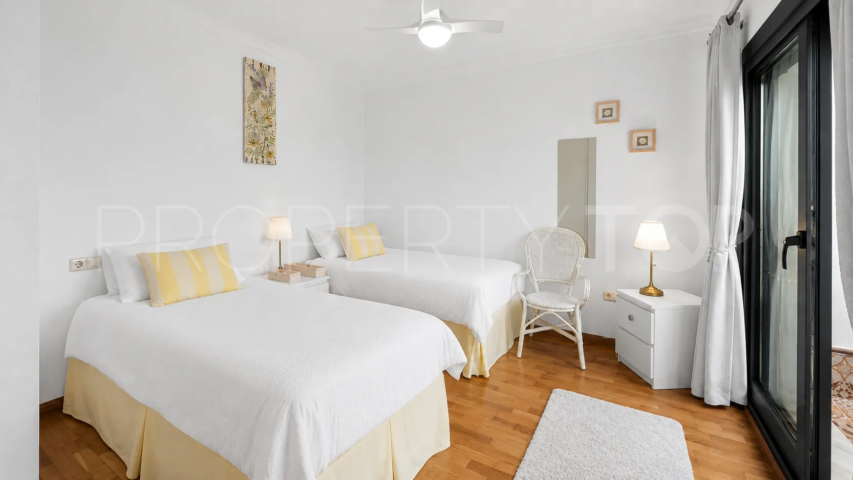 Town house for sale in La Mairena