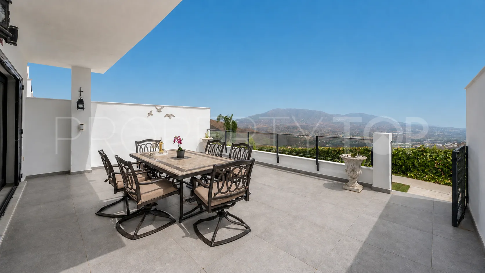 Town house for sale in La Mairena