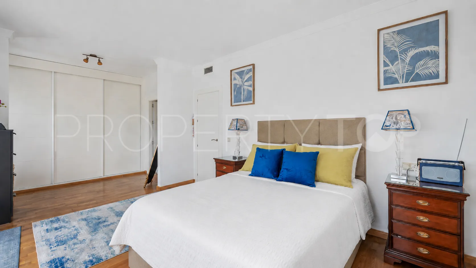 Town house for sale in La Mairena