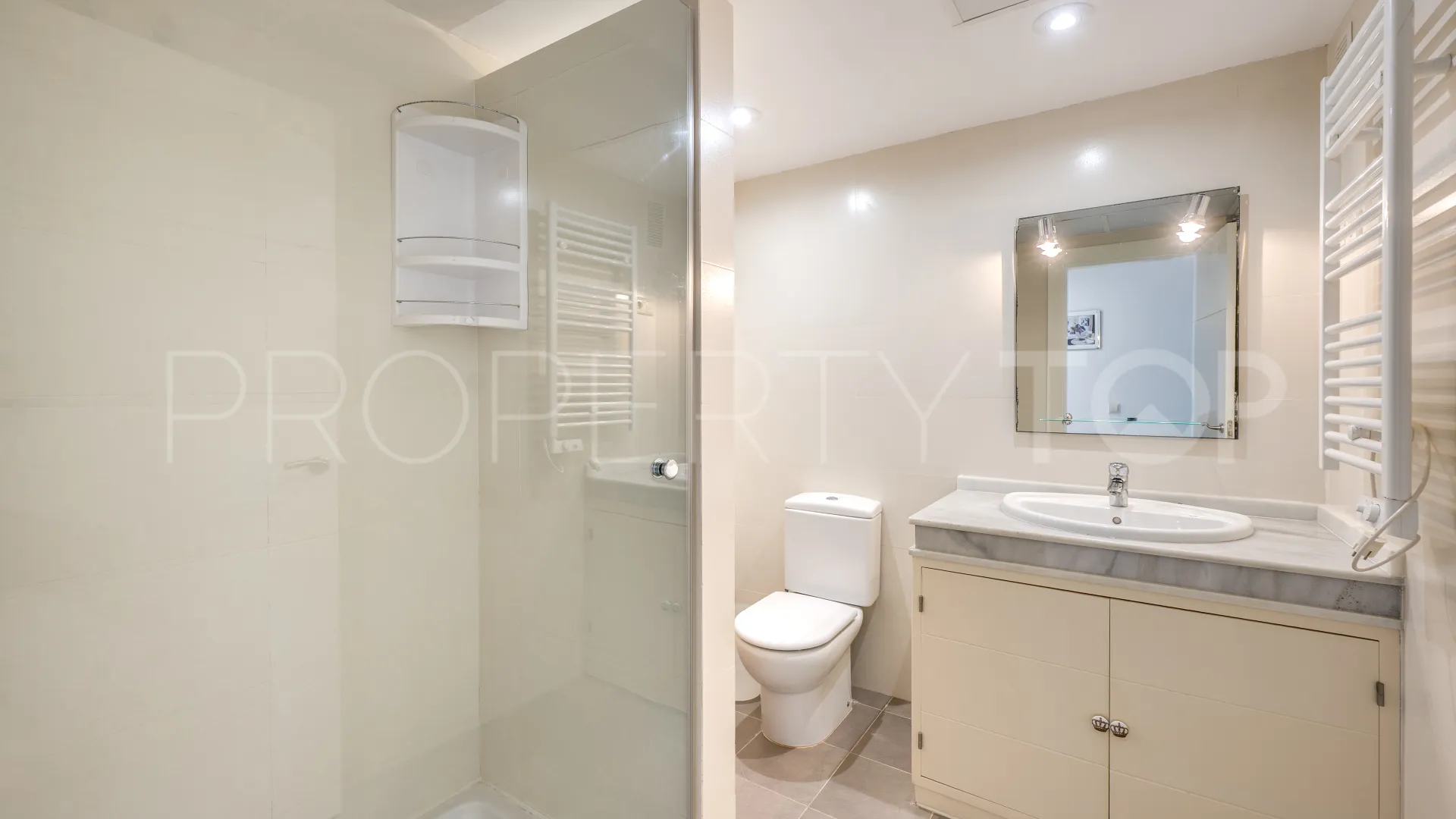Town house for sale in La Mairena