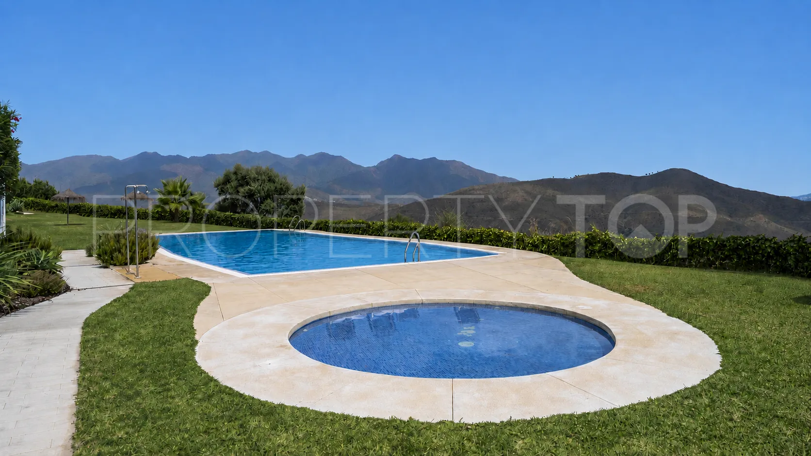 Town house for sale in La Mairena