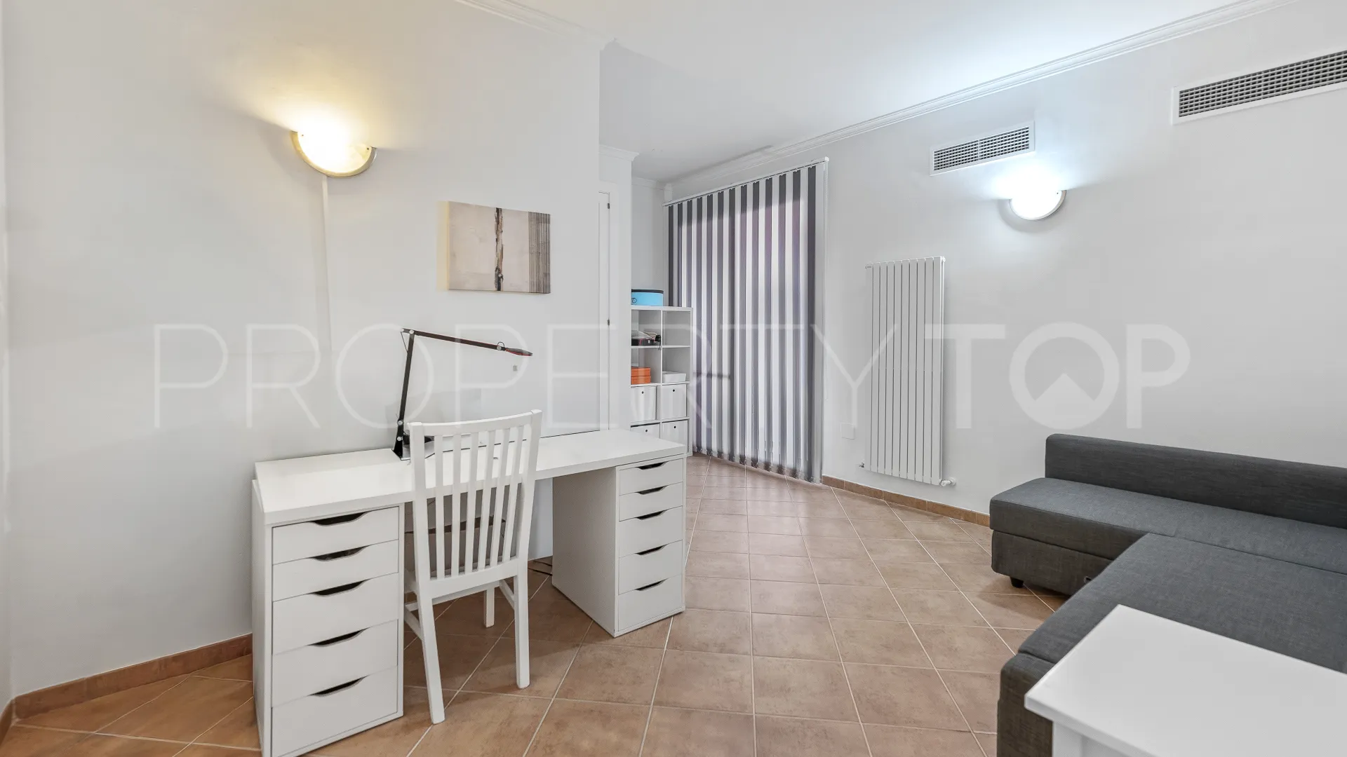 3 bedrooms La Mairena apartment for sale