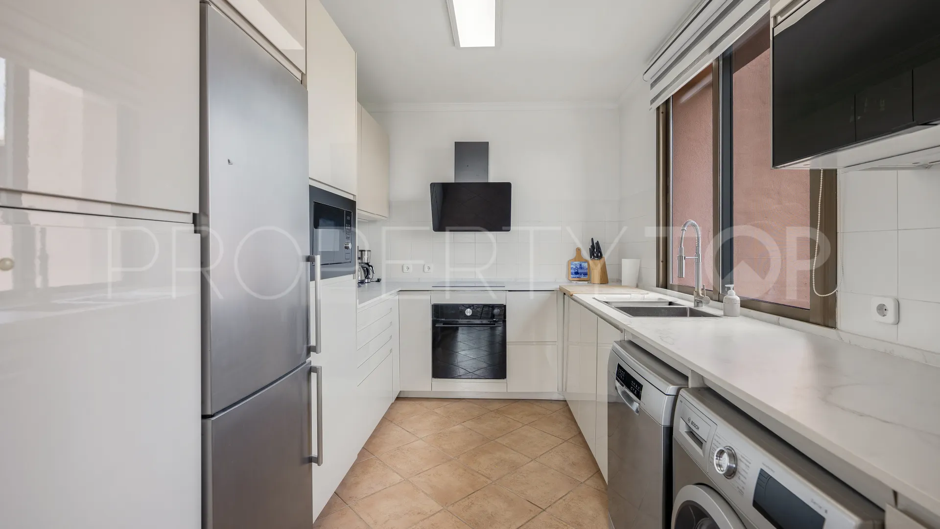 3 bedrooms La Mairena apartment for sale