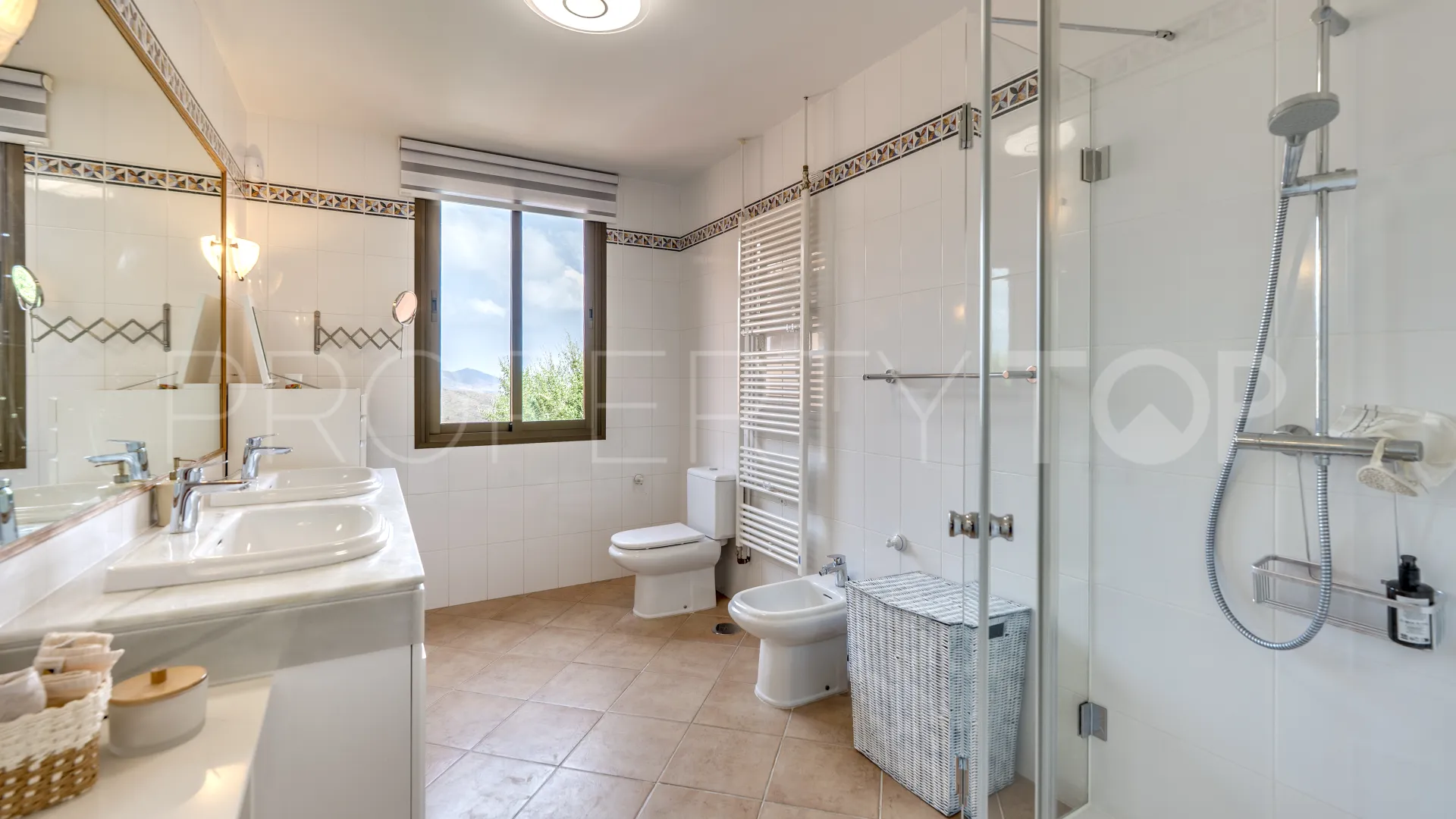 3 bedrooms La Mairena apartment for sale