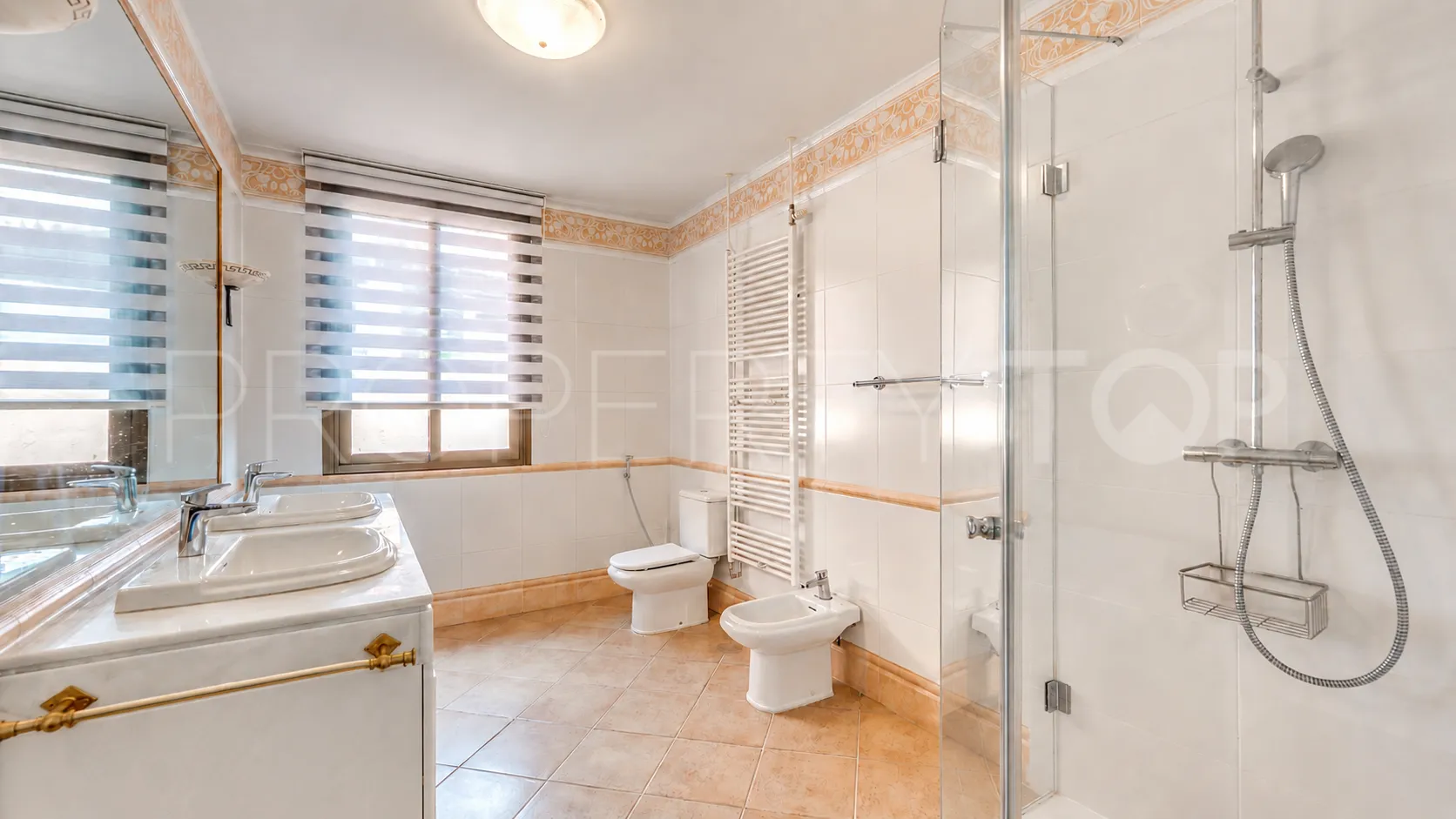3 bedrooms La Mairena apartment for sale
