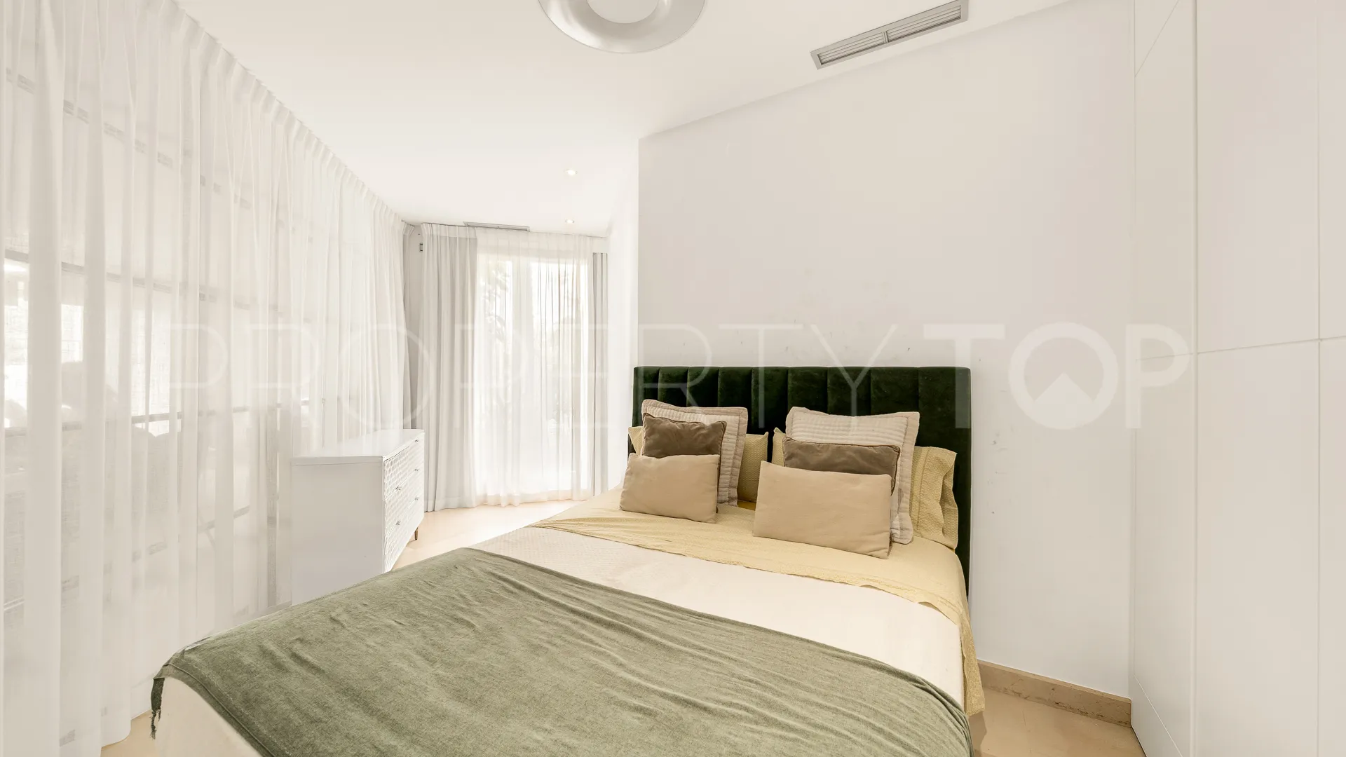 For sale ground floor apartment with 2 bedrooms in Sierra Blanca
