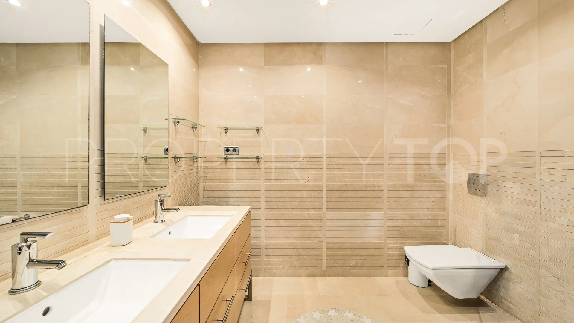 For sale ground floor apartment with 2 bedrooms in Sierra Blanca