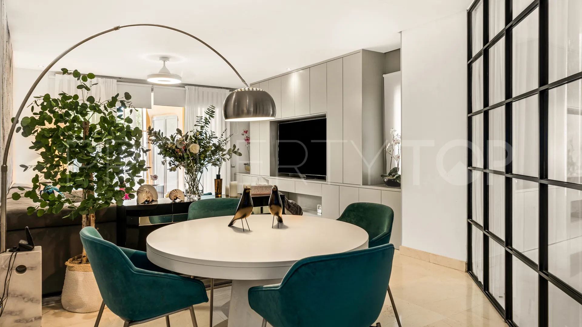 For sale ground floor apartment with 2 bedrooms in Sierra Blanca
