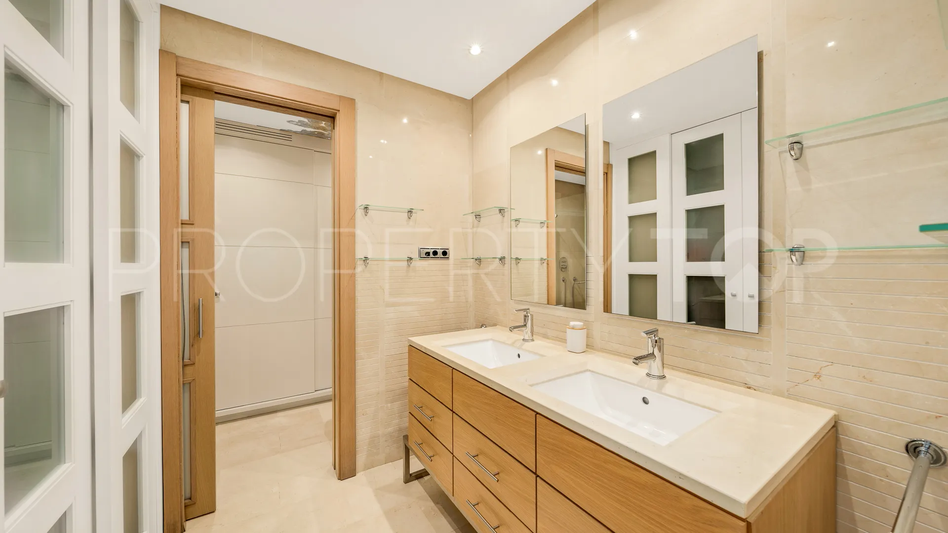 For sale ground floor apartment with 2 bedrooms in Sierra Blanca