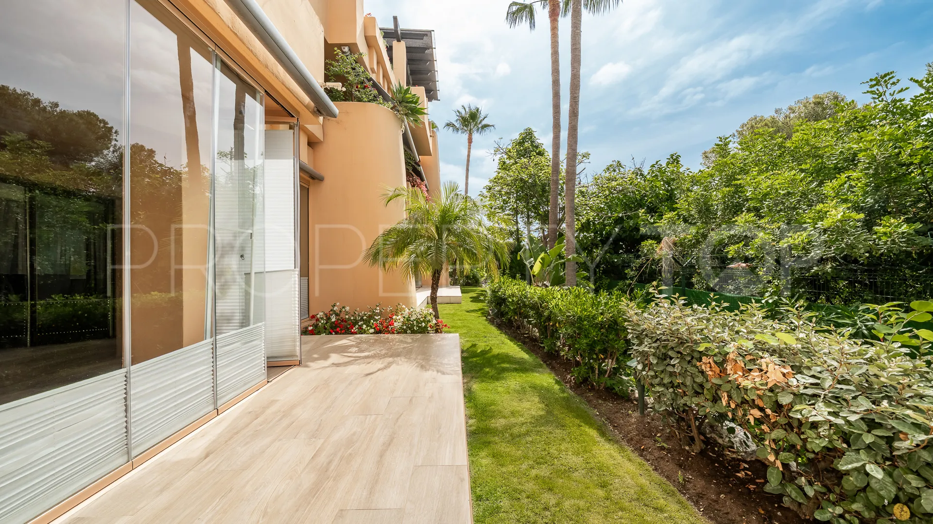 For sale ground floor apartment with 2 bedrooms in Sierra Blanca