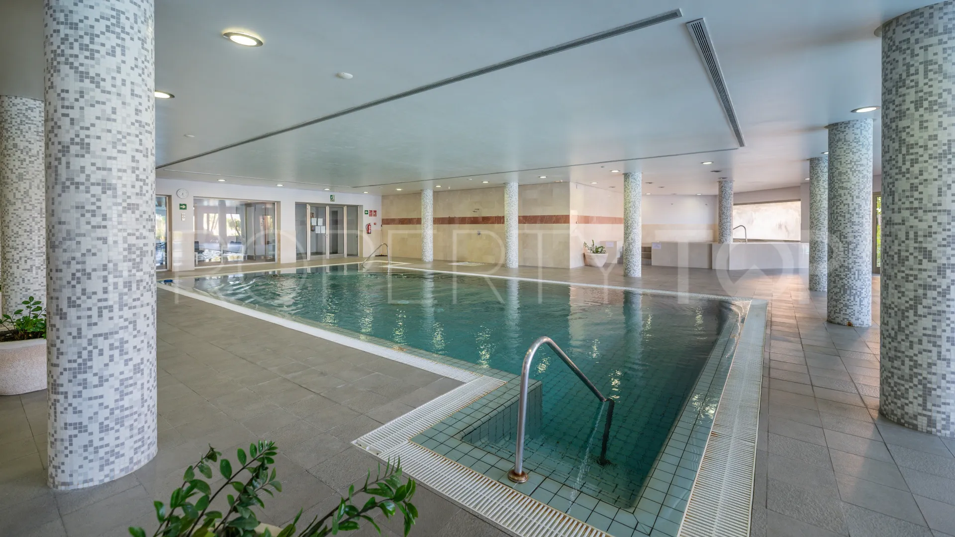 For sale ground floor apartment with 2 bedrooms in Sierra Blanca