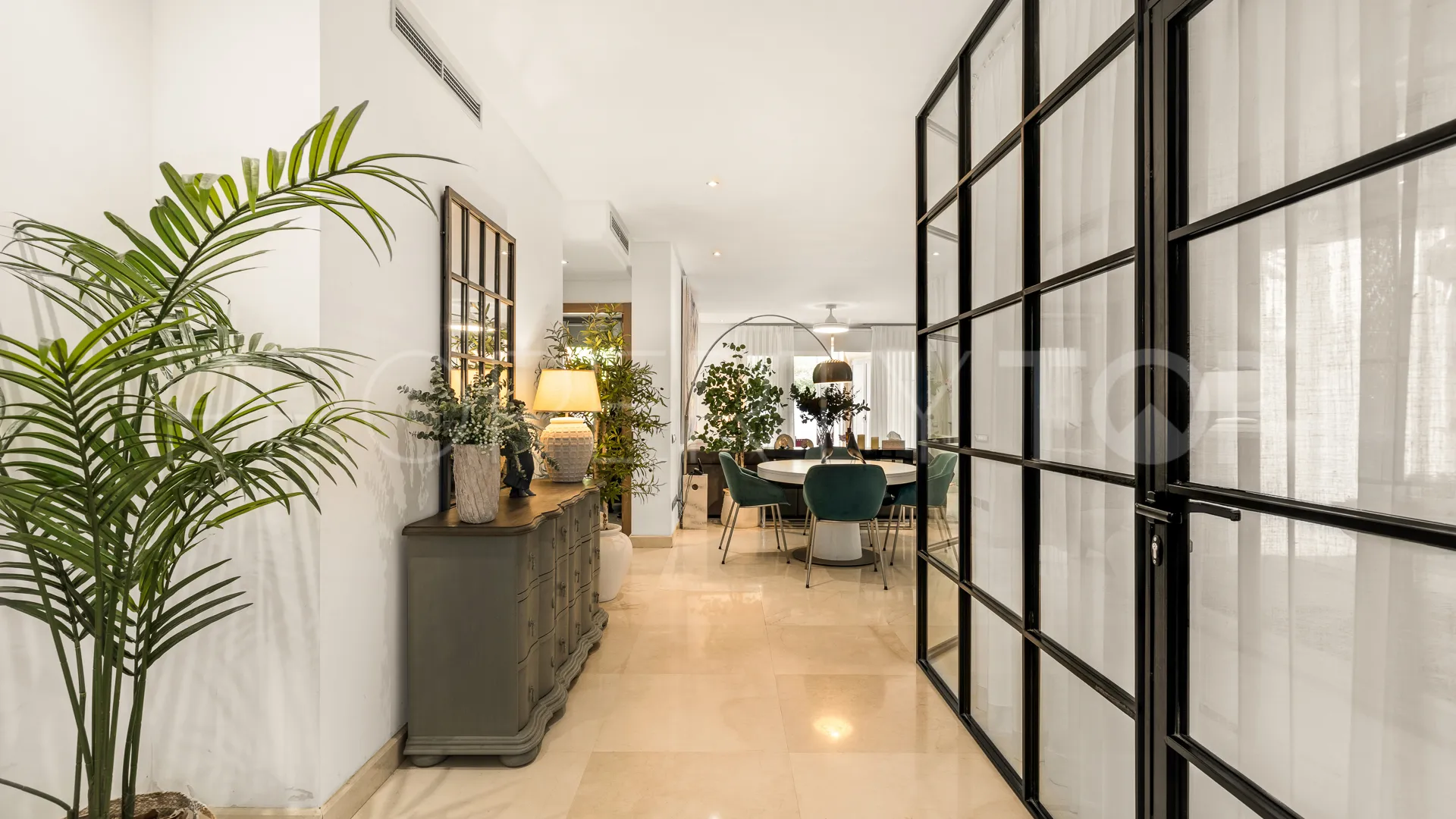 For sale ground floor apartment with 2 bedrooms in Sierra Blanca