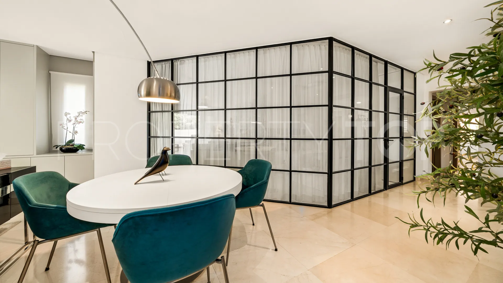 For sale ground floor apartment with 2 bedrooms in Sierra Blanca